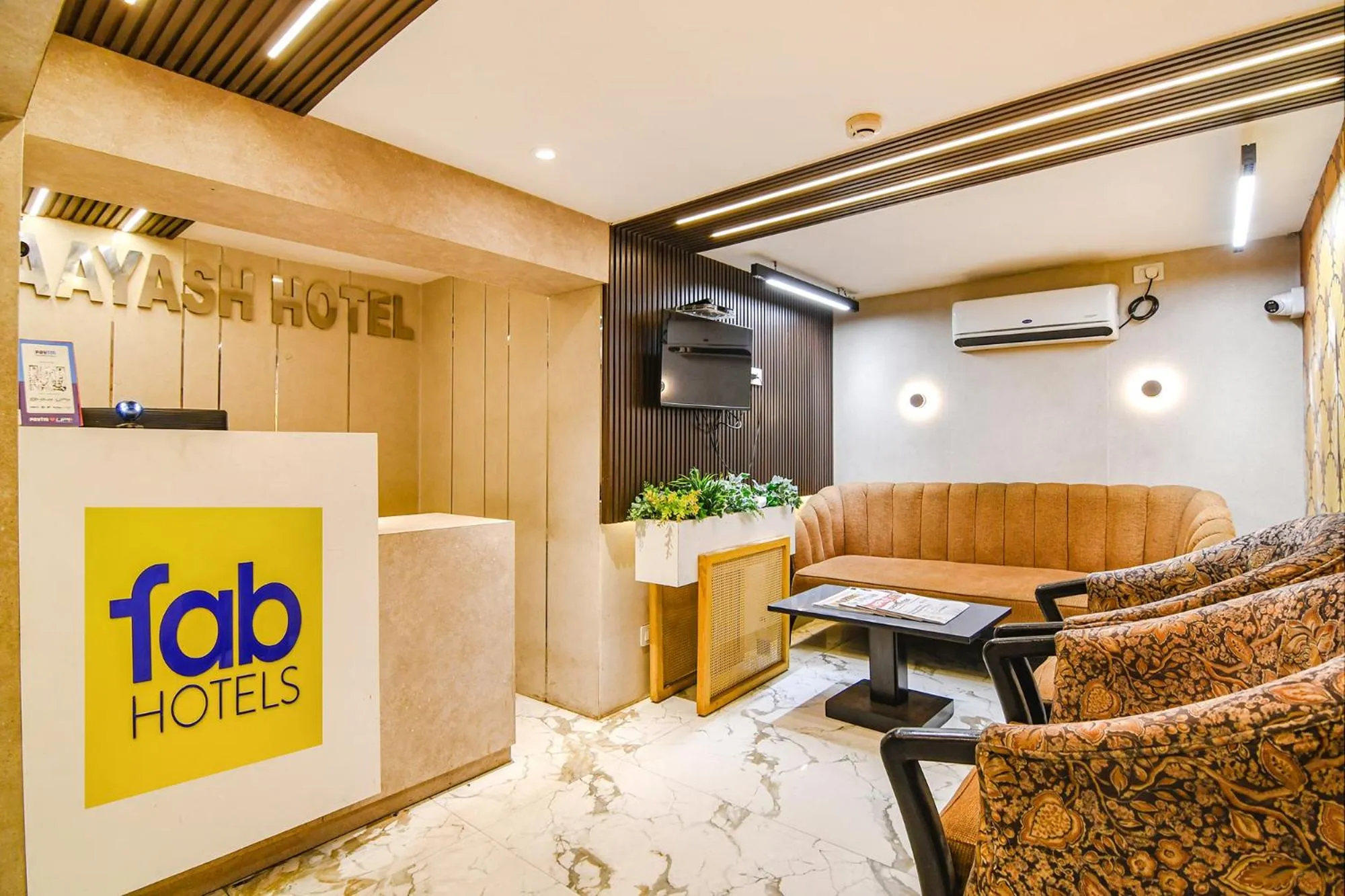 Lobby or reception in FabHotel Aayash - Nr City Center Metro Station