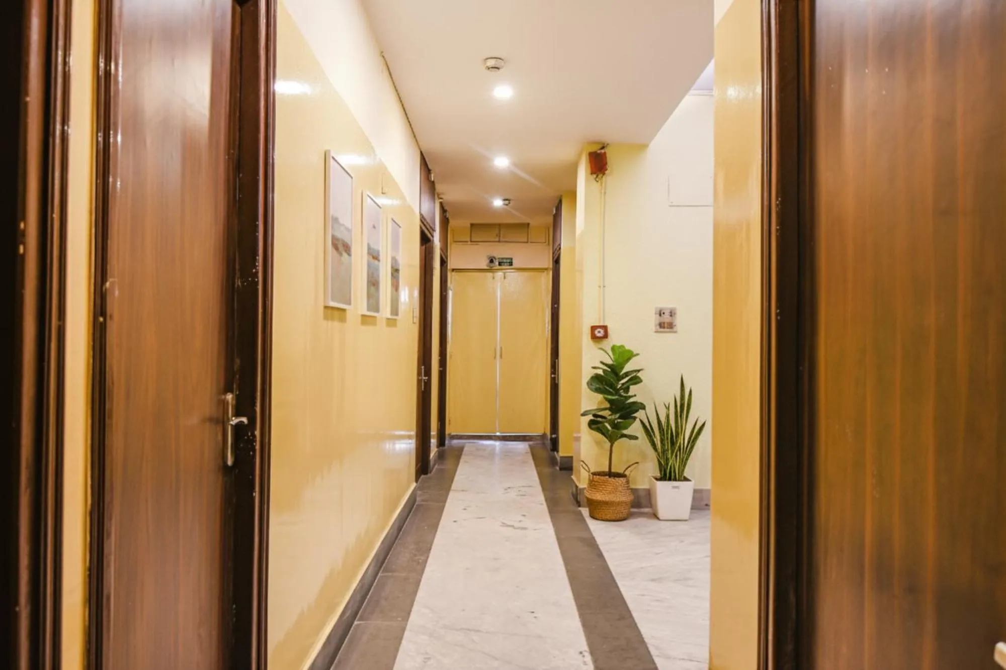 Lobby or reception in FabHotel Aayash - Nr City Center Metro Station