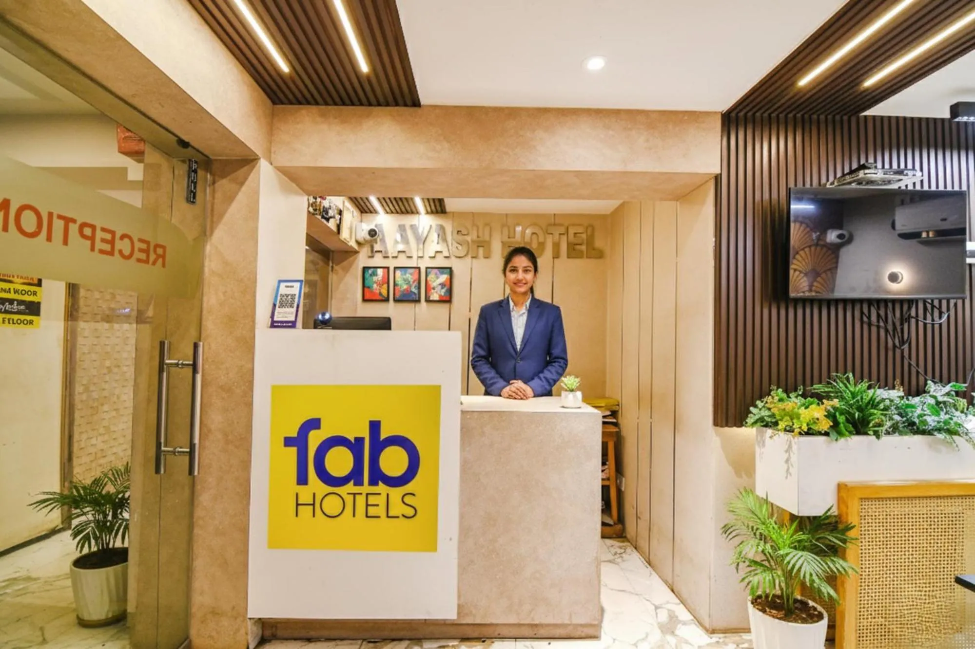 Lobby or reception in FabHotel Aayash - Nr City Center Metro Station