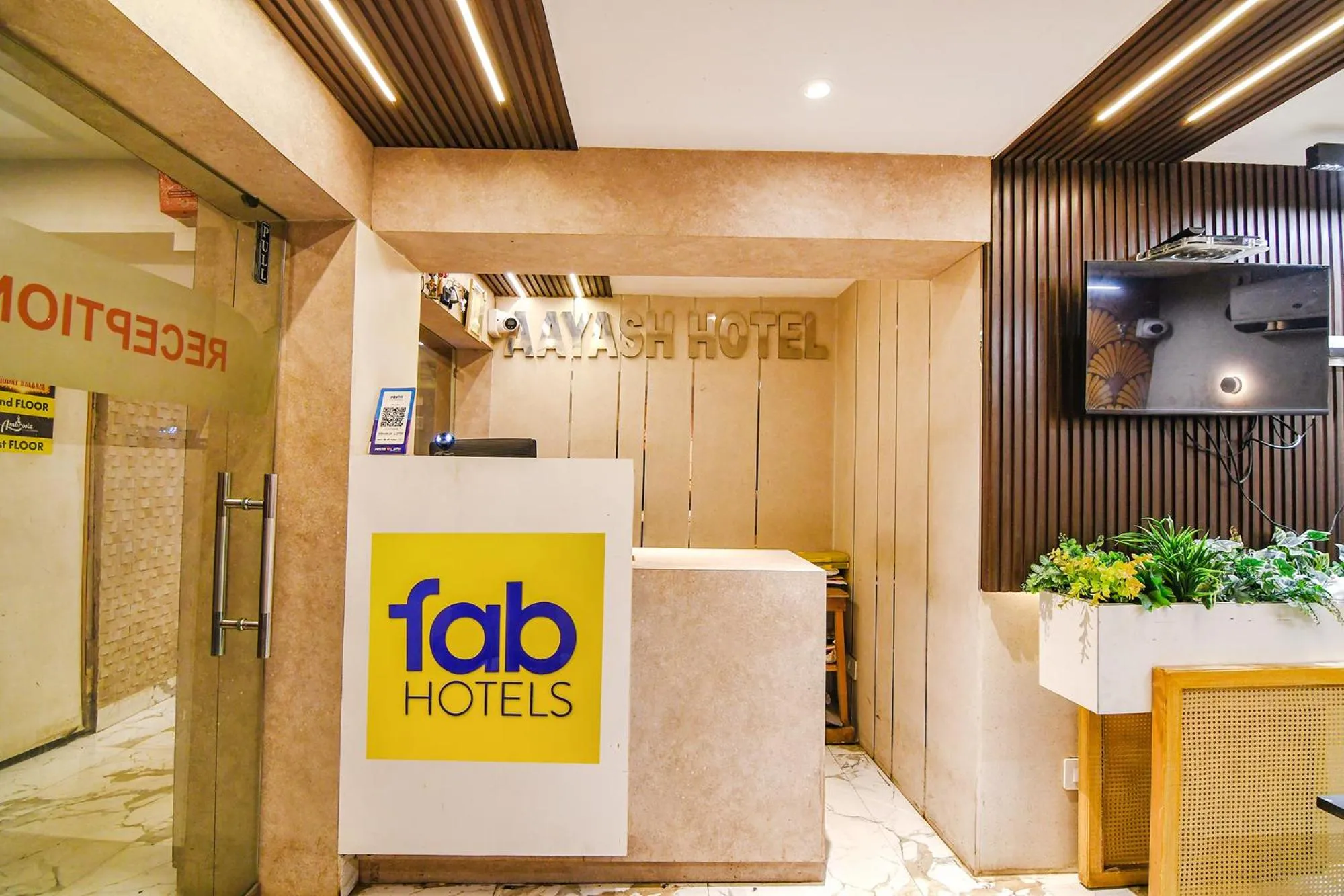 Lobby or reception in FabHotel Aayash - Nr City Center Metro Station