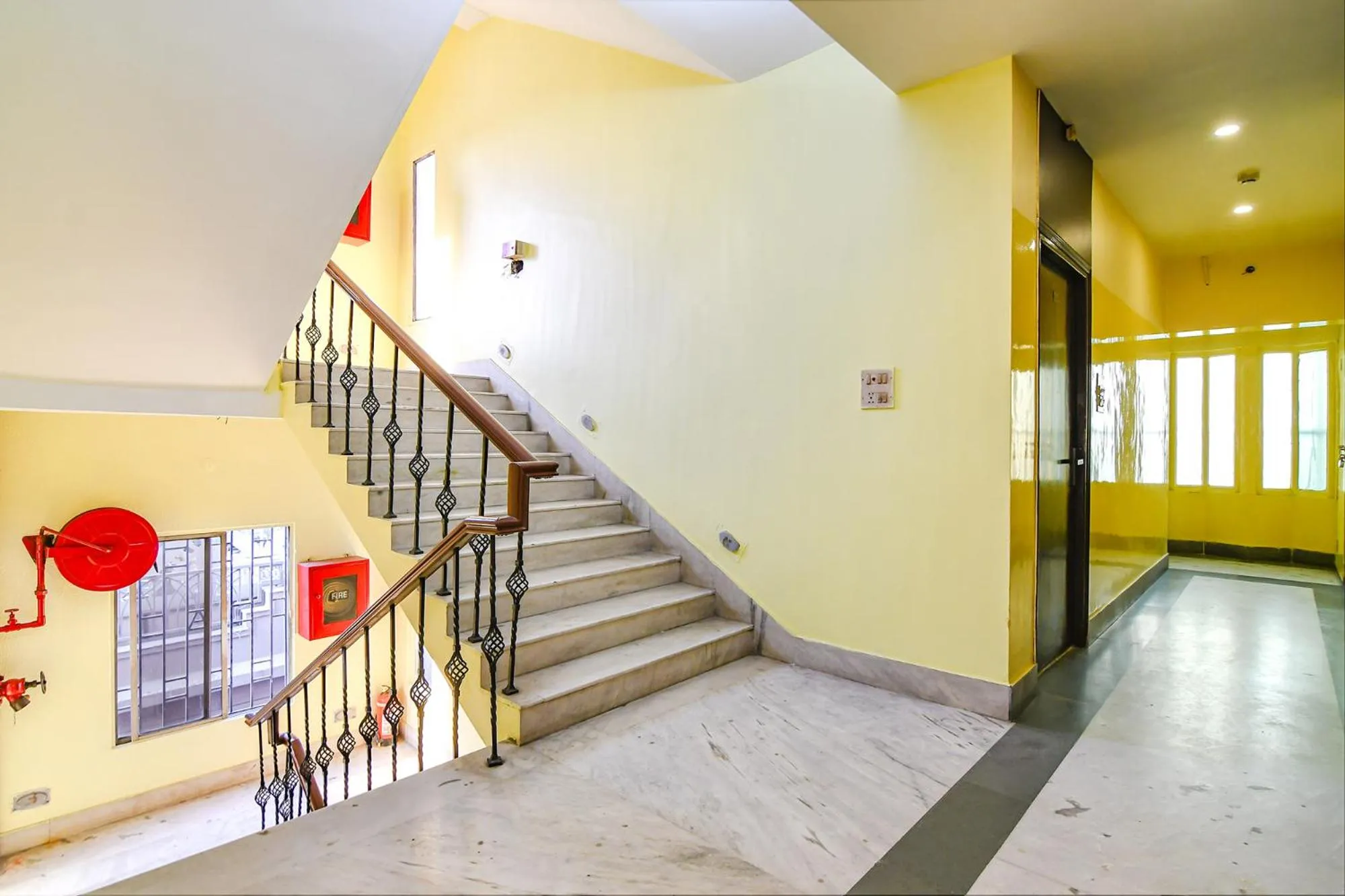 Lobby or reception in FabHotel Aayash - Nr City Center Metro Station