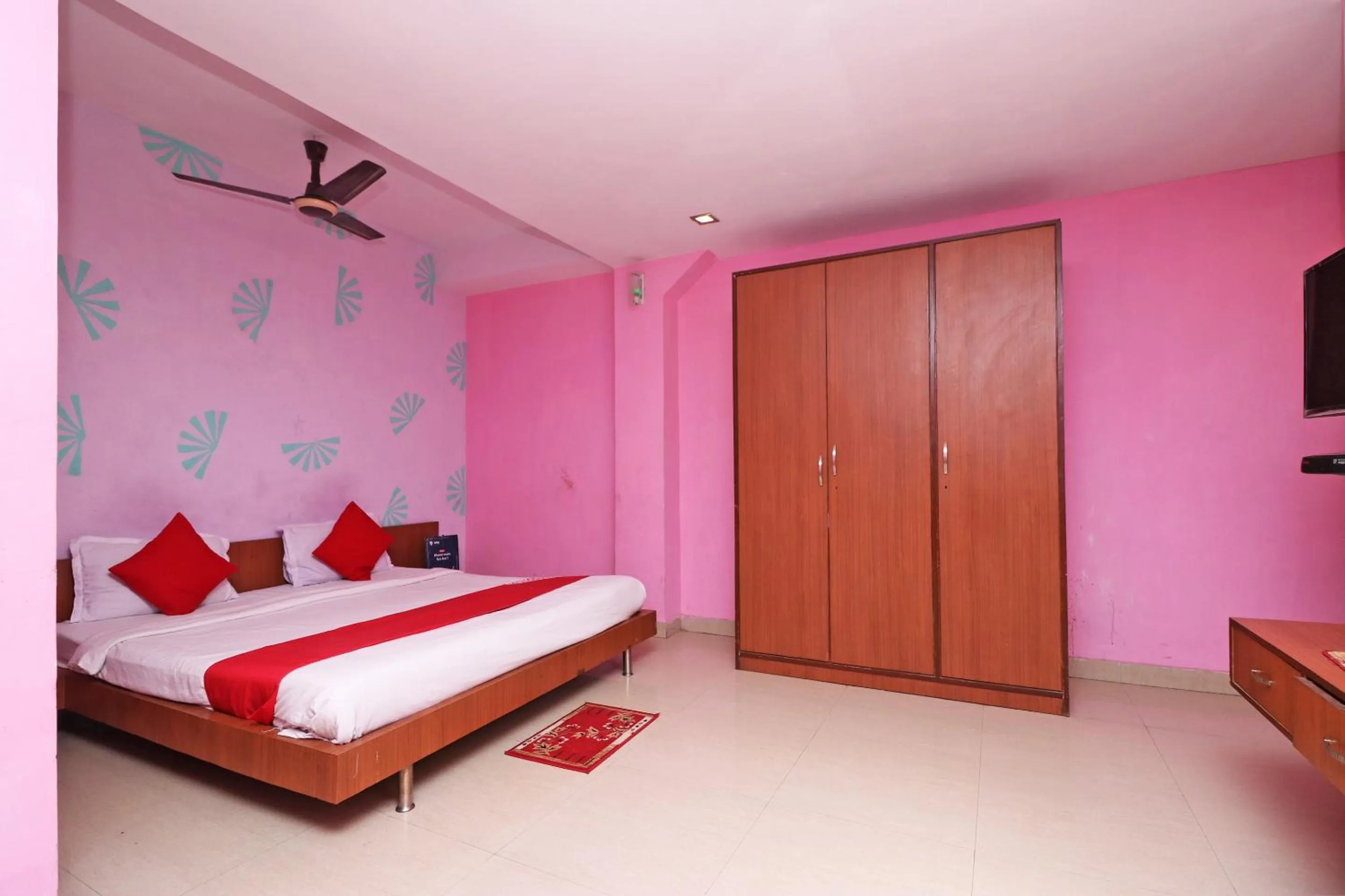 Bedroom, Bed in Super Hotel O Maruti Lodging
