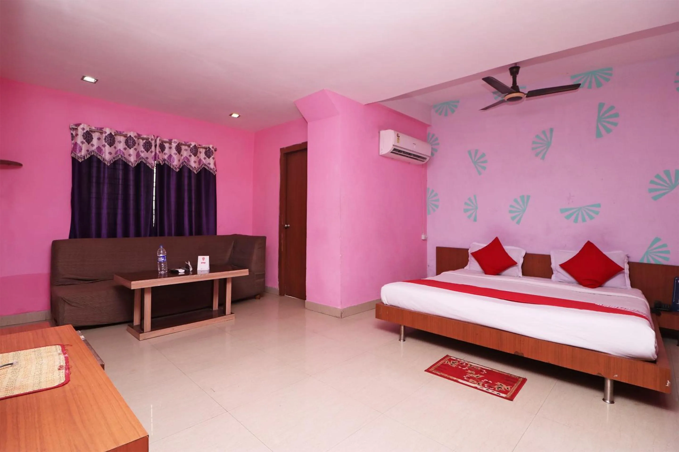 Bedroom, Bed in Super Hotel O Maruti Lodging