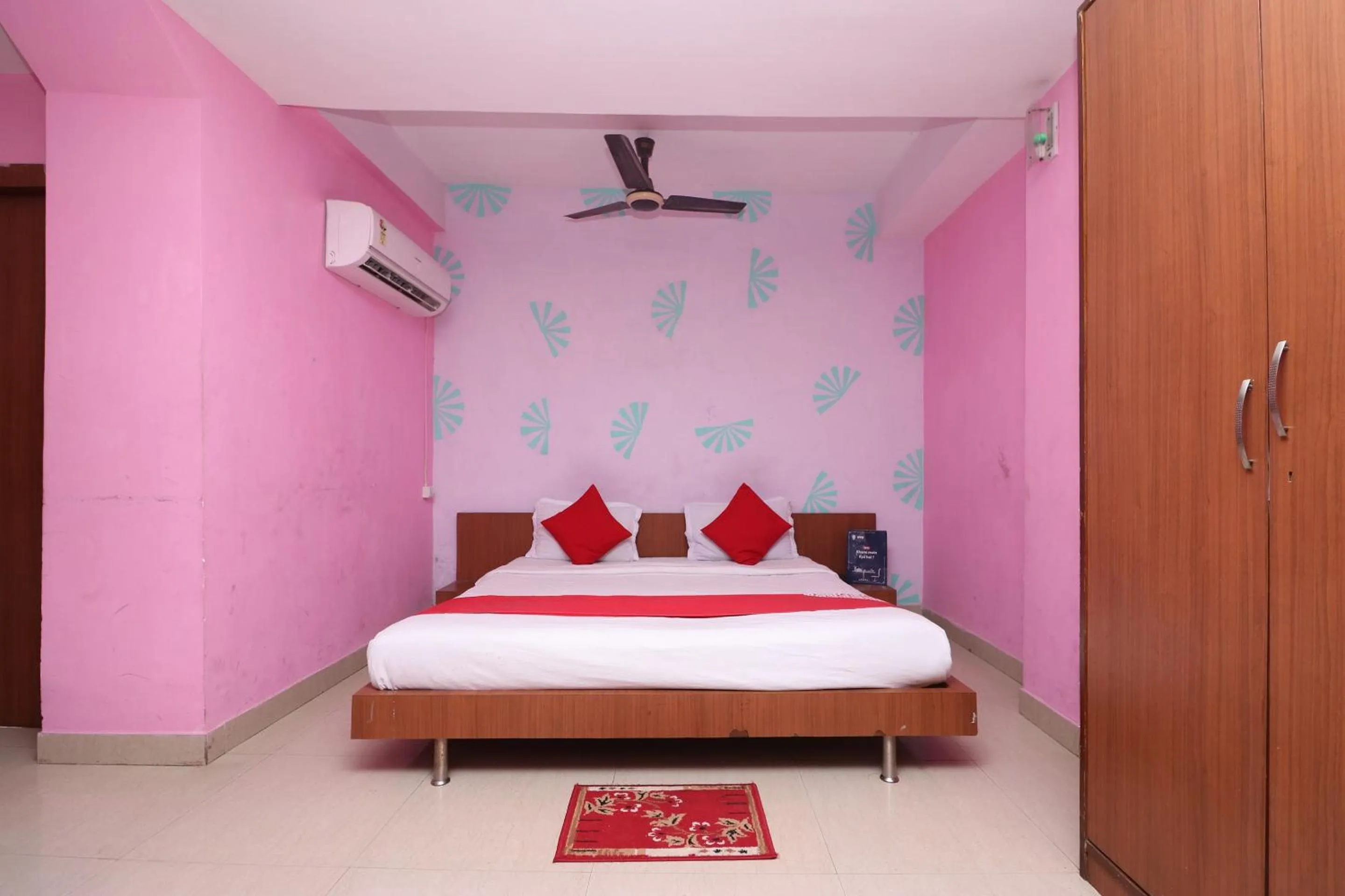 Bedroom, Bed in Super Hotel O Maruti Lodging
