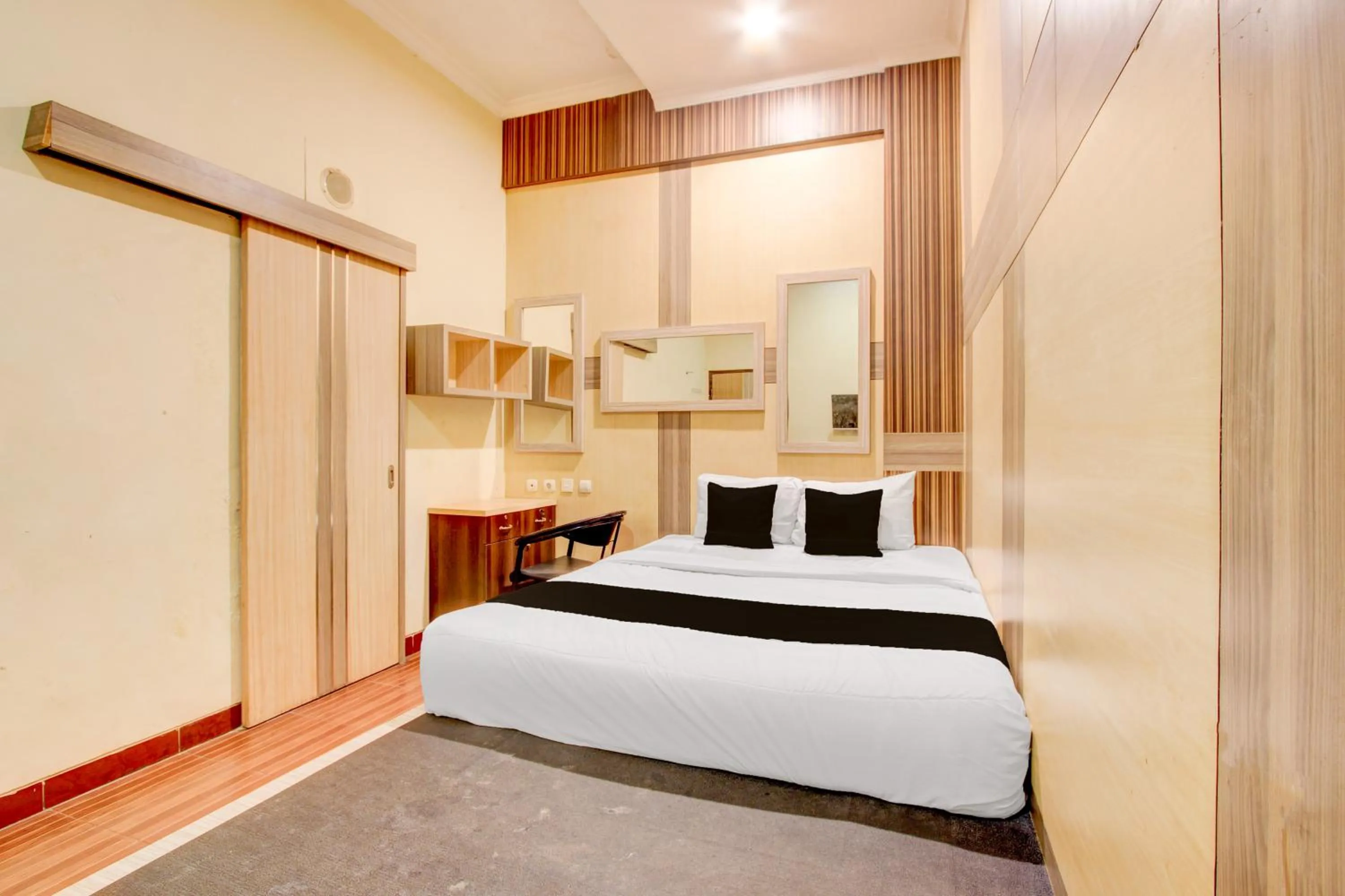 Bedroom, Bed in Collection O near Maguwoharjo Stadium formerly Graha Ngaso