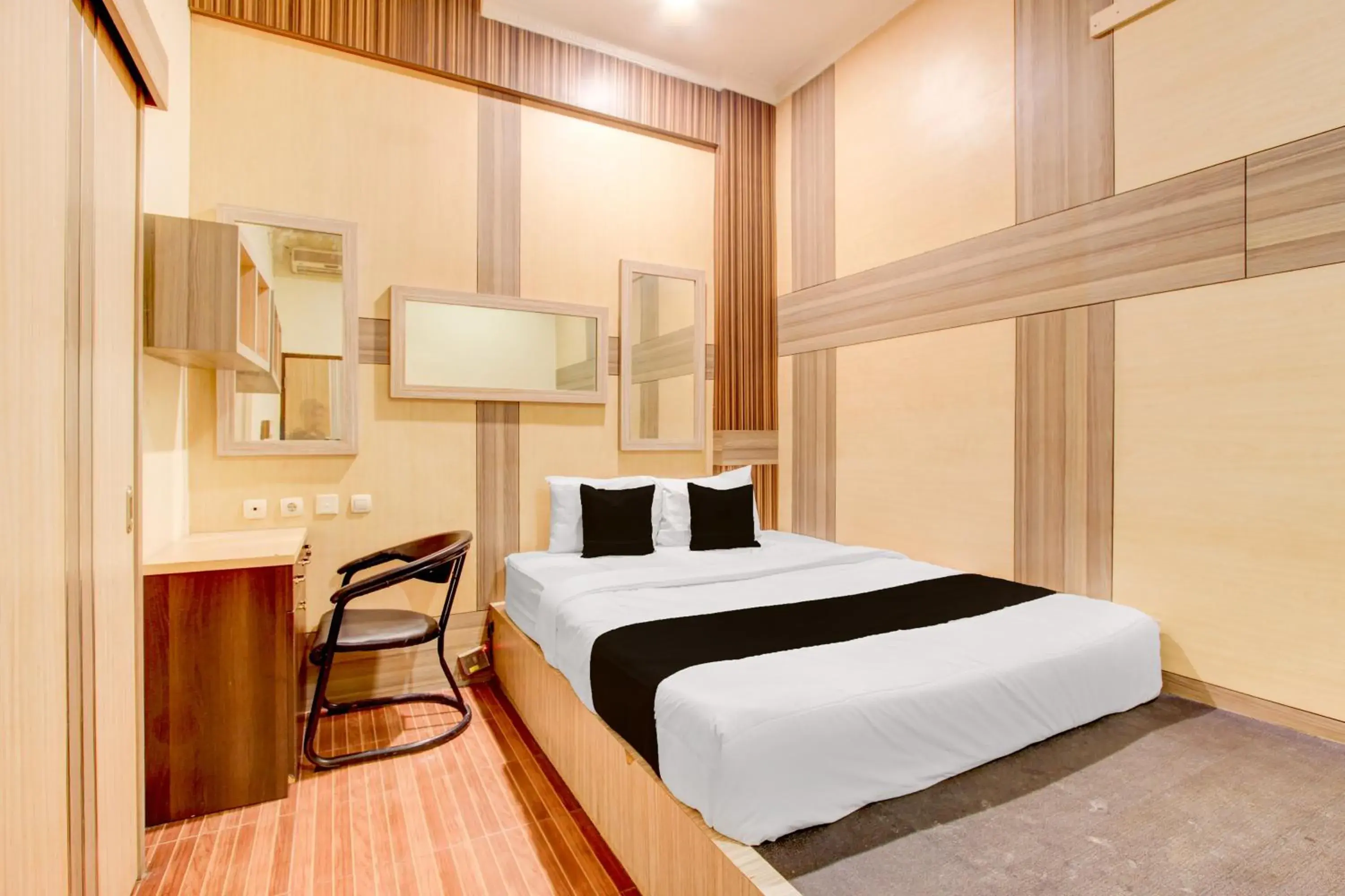 Deluxe Double Room in Collection O near Maguwoharjo Stadium formerly Graha Ngaso Deluxe Double Room in Collection O near Maguwoharjo Stadium formerly Graha Ngaso