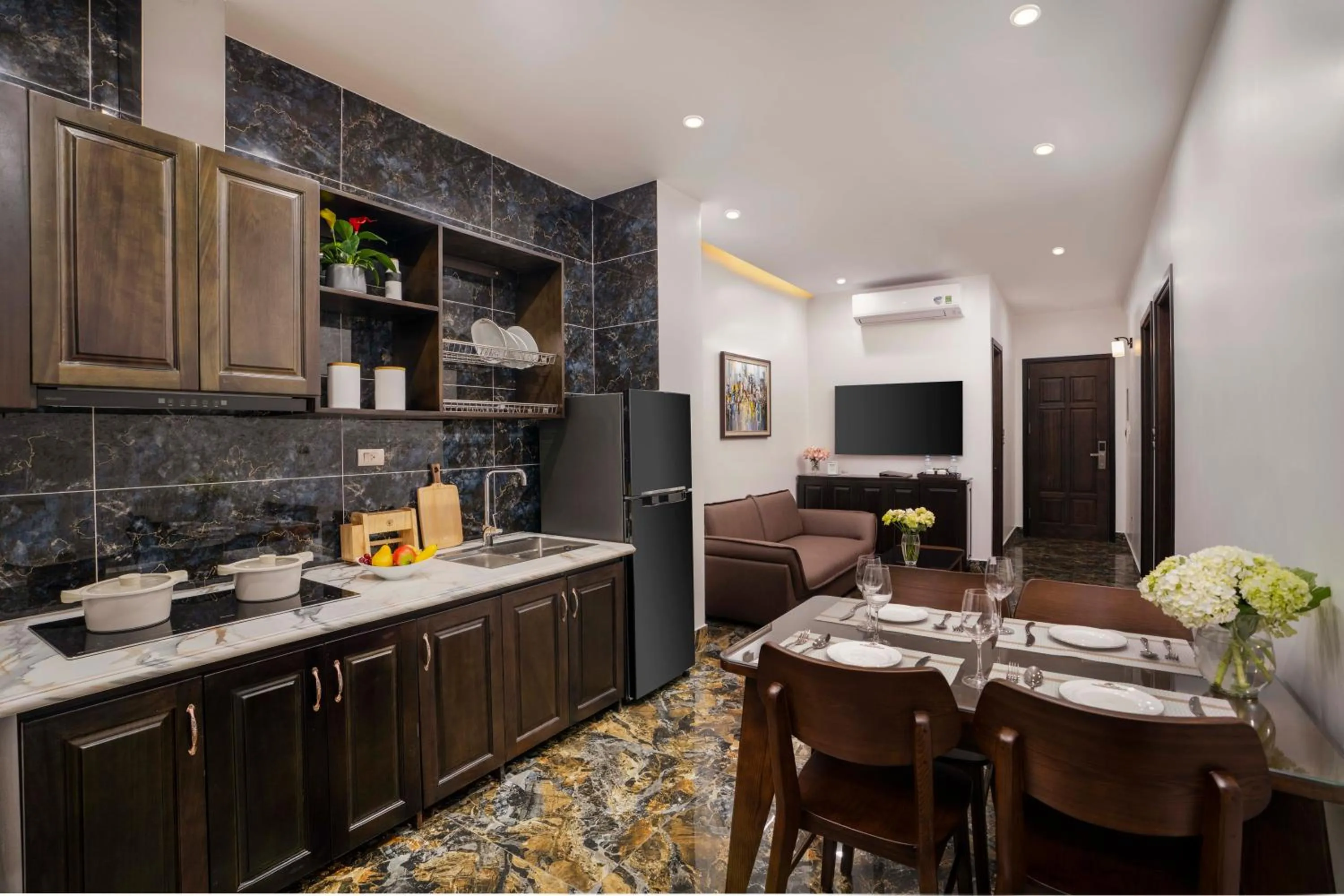 Kitchen or kitchenette in Hai An Hotel Suites Ha Noi