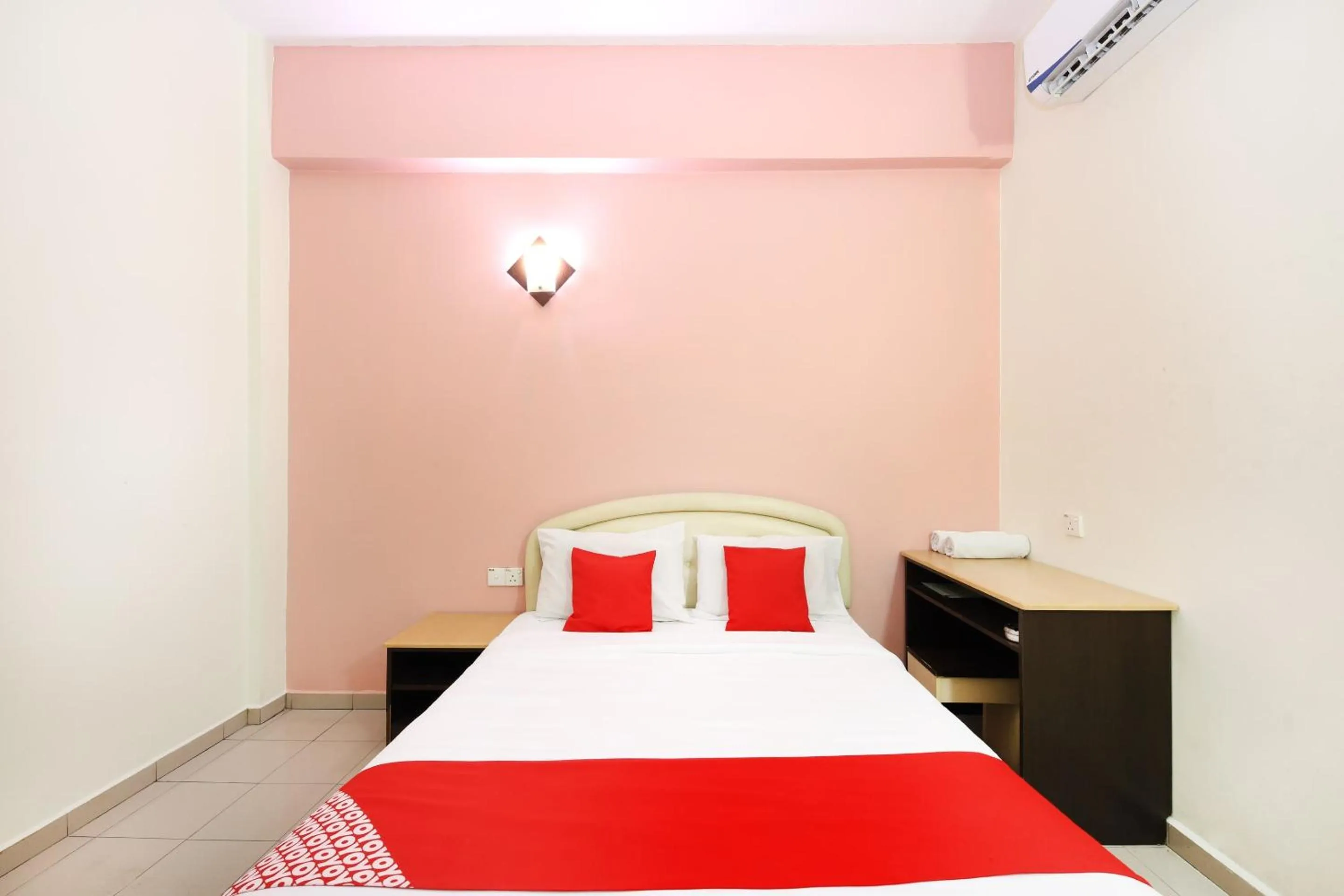 Bedroom, Bed in Hotel O Bahau Near Taisho Mountain Formerly Sri Mutiara Bahau