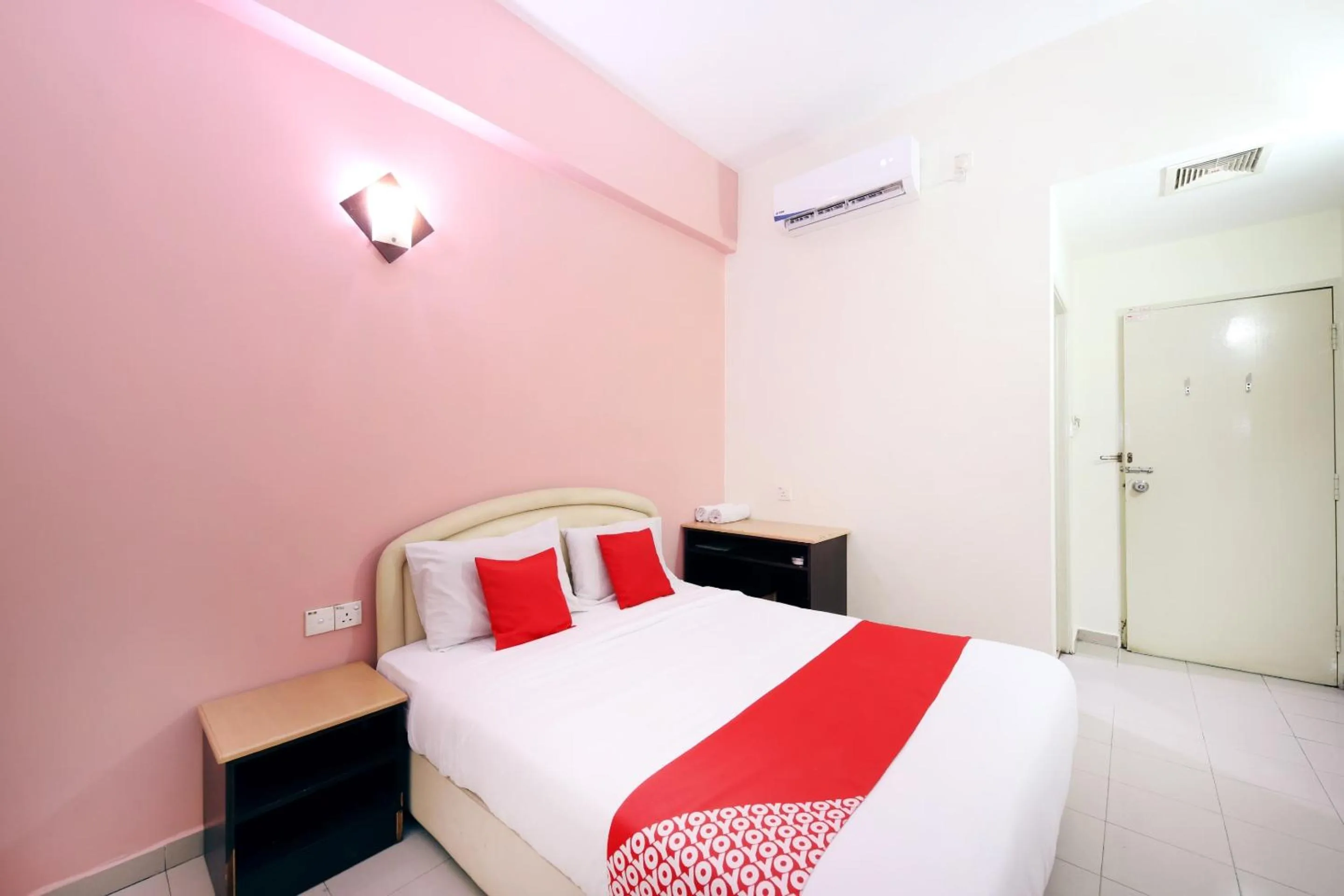 Bedroom, Bed in Hotel O Bahau Near Taisho Mountain Formerly Sri Mutiara Bahau