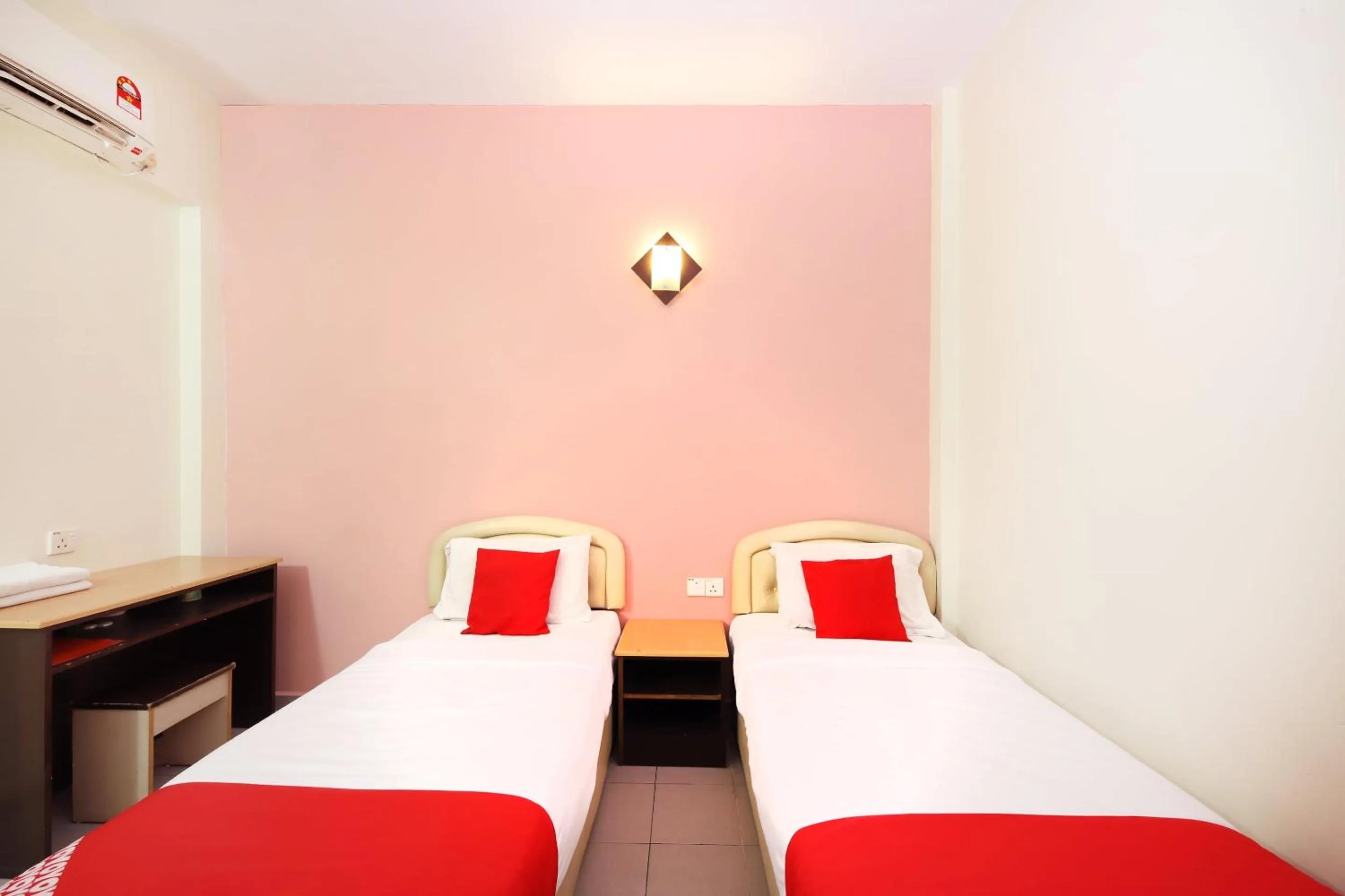 Bed in Hotel O Bahau Near Taisho Mountain Formerly Sri Mutiara Bahau