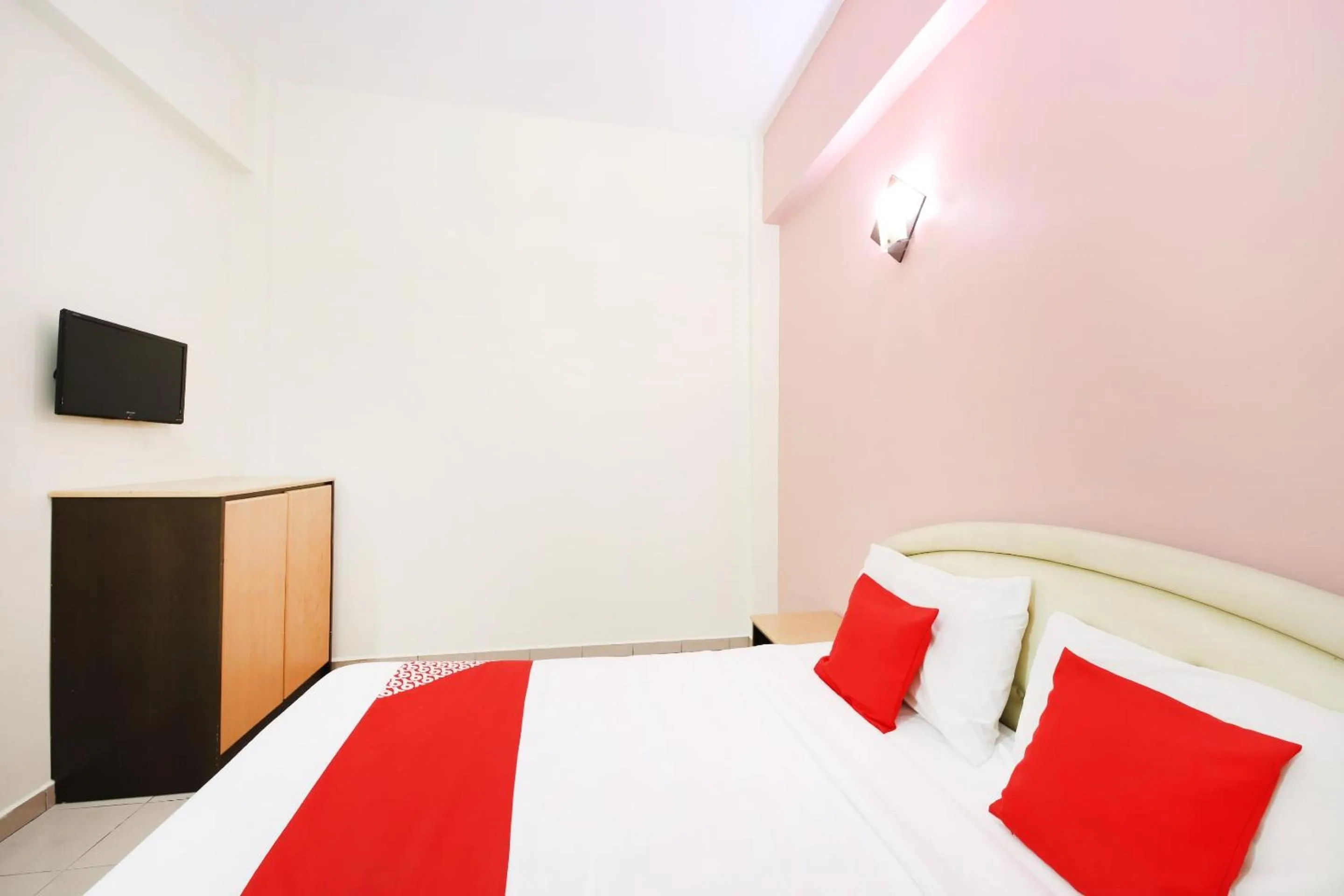 Bedroom, Bed in Hotel O Bahau Near Taisho Mountain Formerly Sri Mutiara Bahau