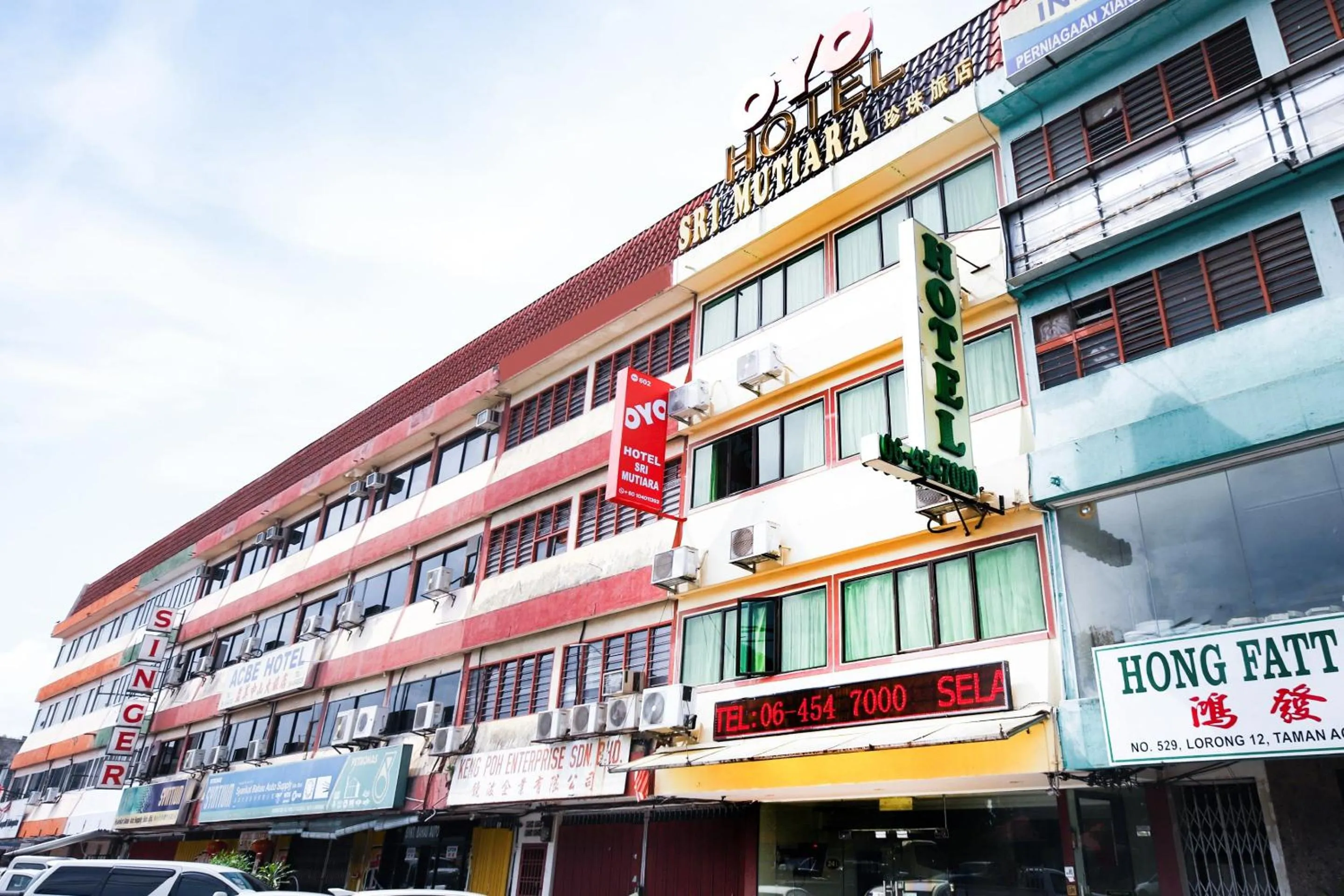 Facade/entrance in Hotel O Bahau Near Taisho Mountain Formerly Sri Mutiara Bahau