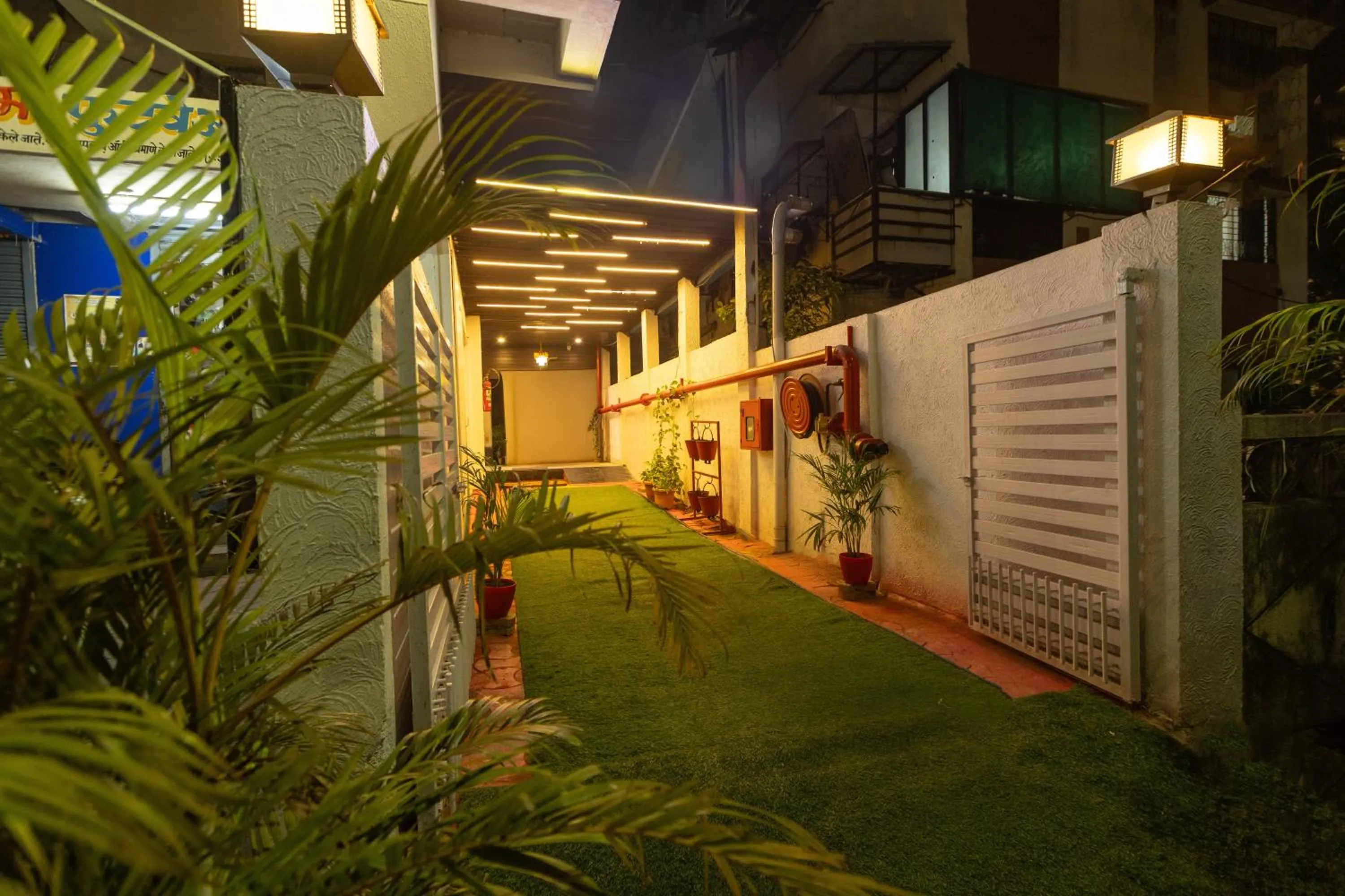 Facade/entrance in Treebo Shembekars Inn