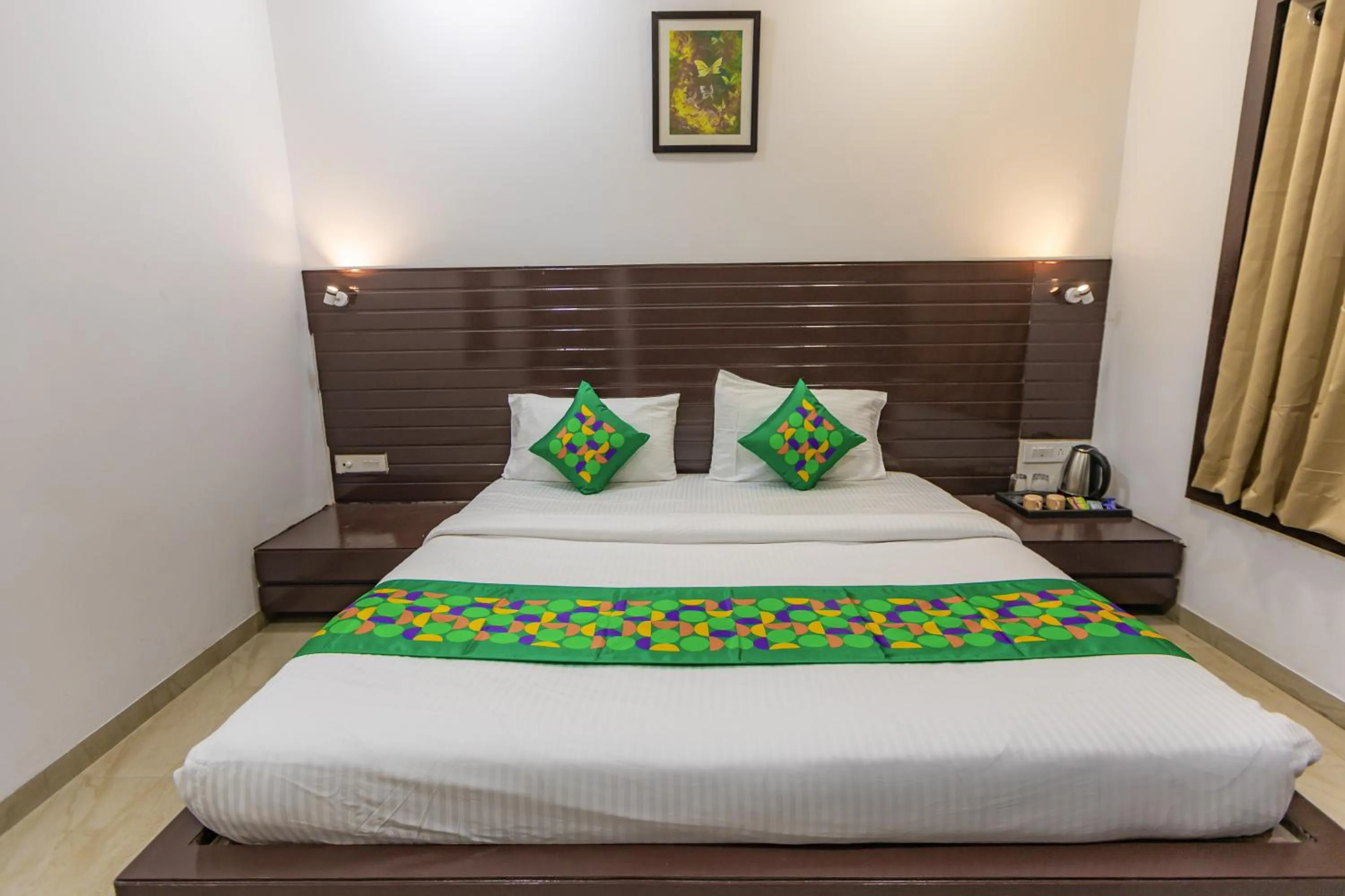 Bedroom, Bed in Treebo Shembekars Inn