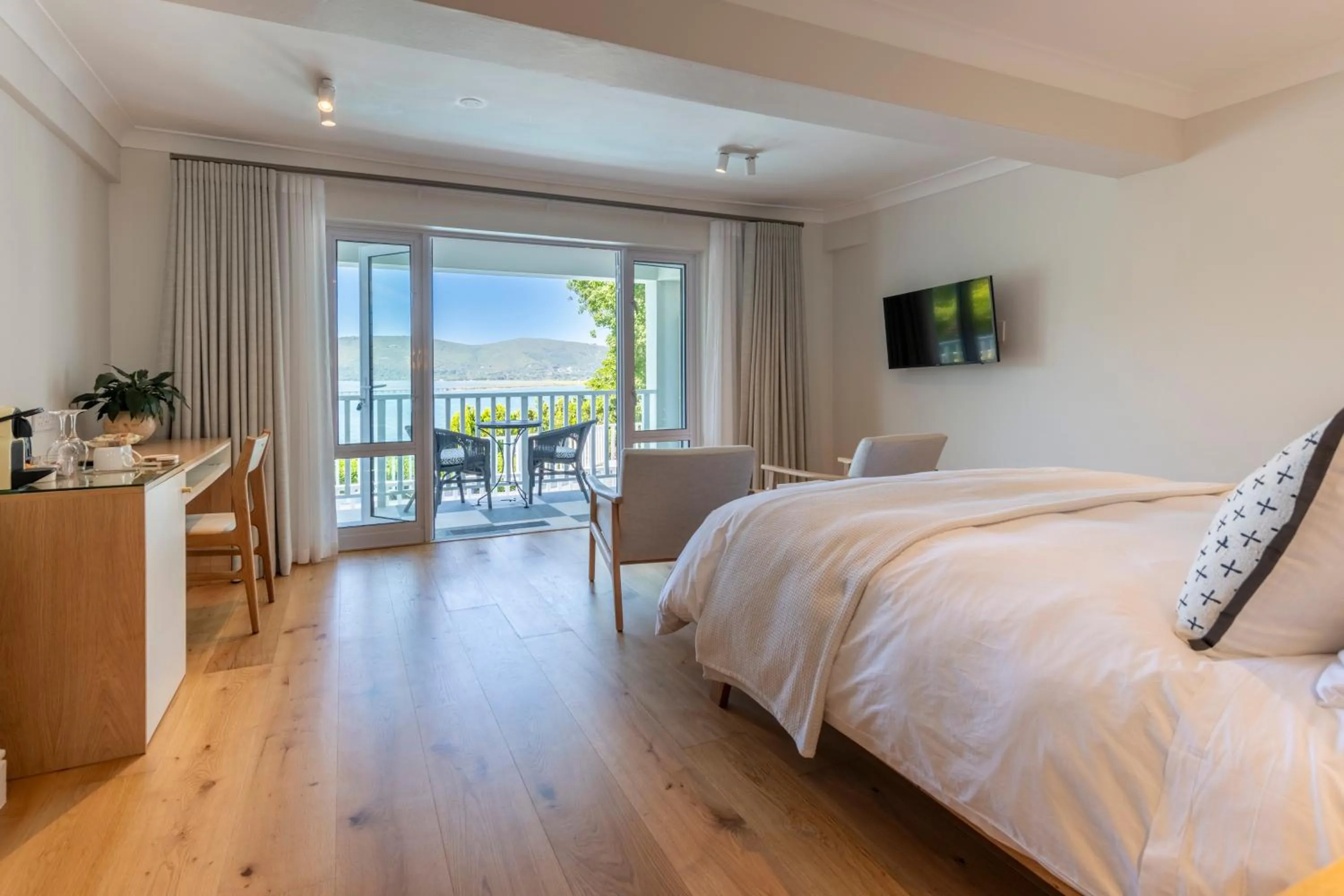 Bed in Hide-Away Guest House