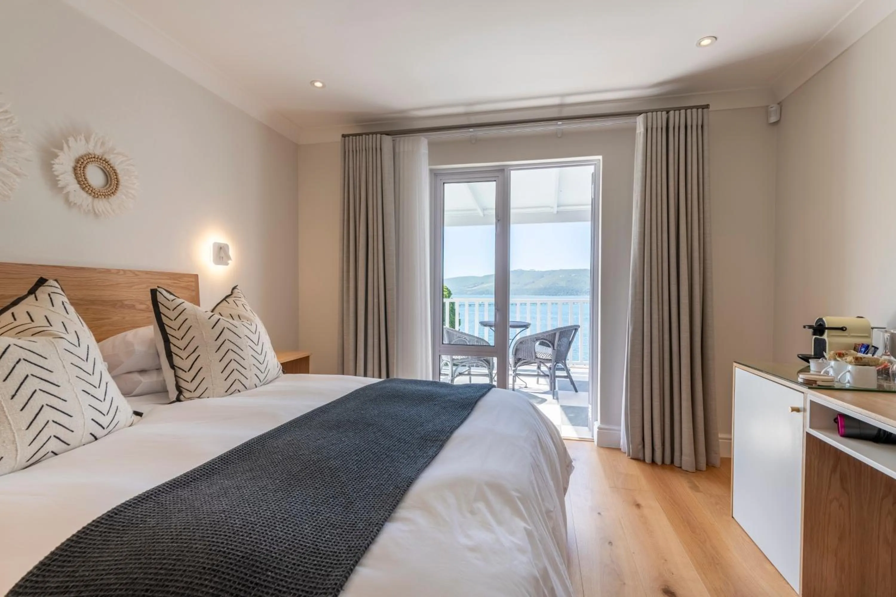 Bed in Hide-Away Guest House