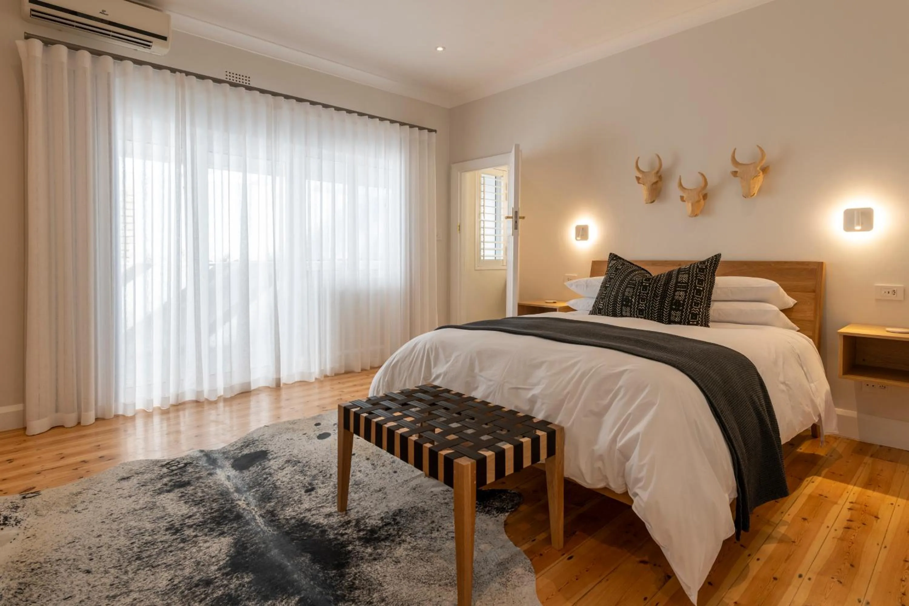 Bed in Hide-Away Guest House