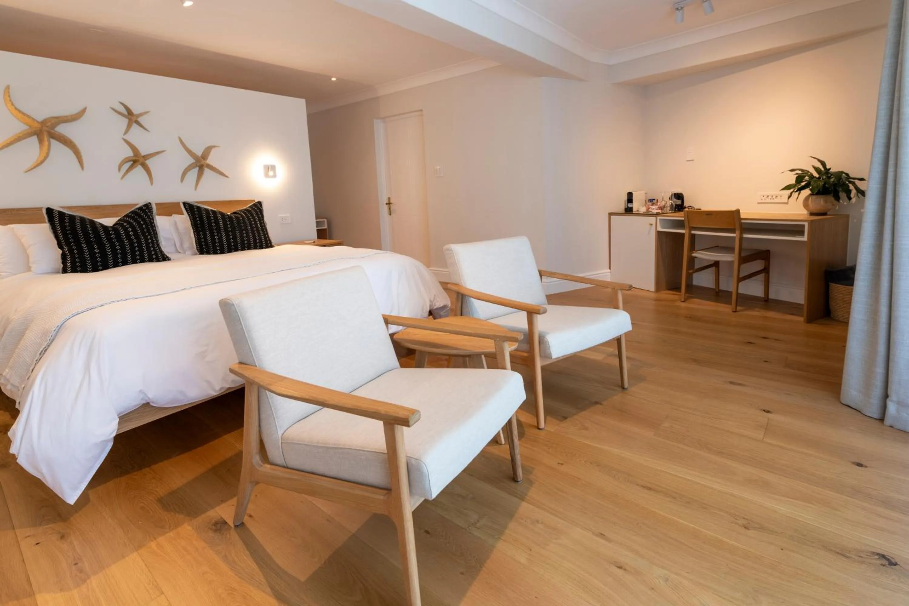 Bed in Hide-Away Guest House