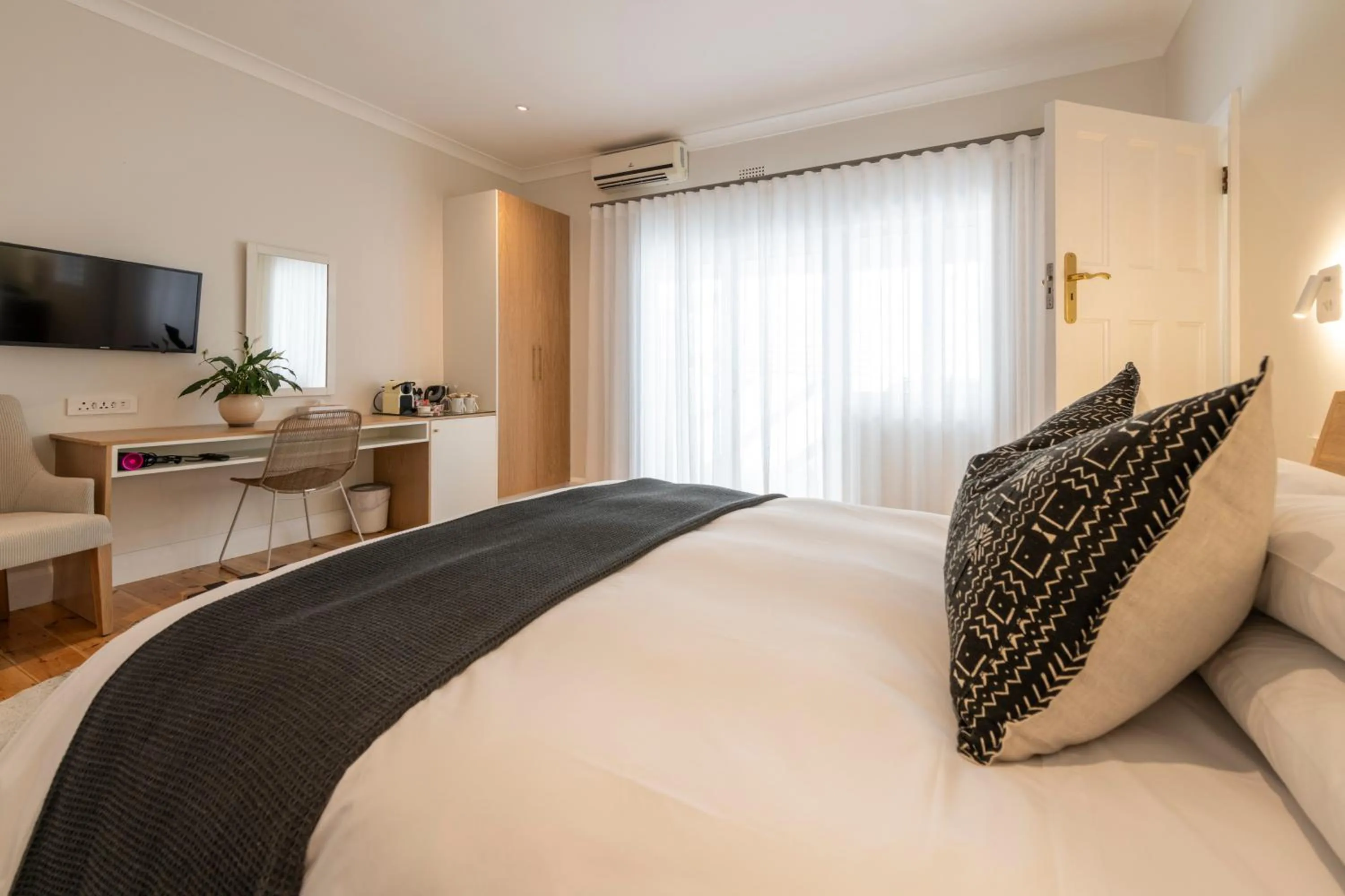 Bed in Hide-Away Guest House