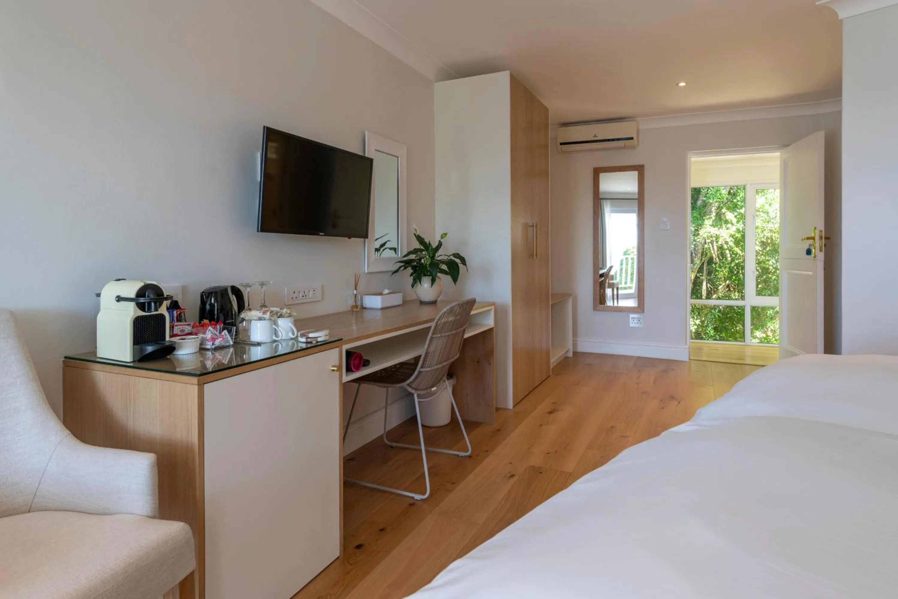 Bed in Hide-Away Guest House