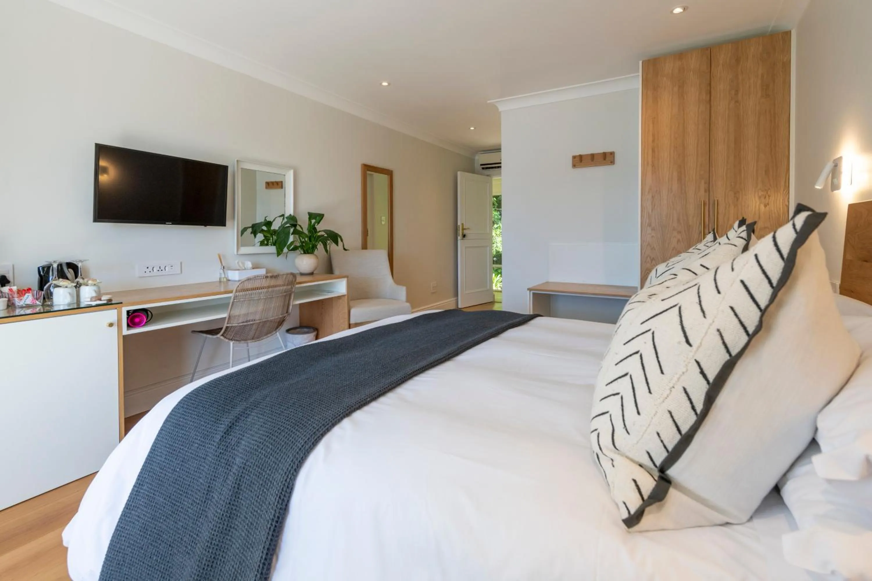 Bed in Hide-Away Guest House