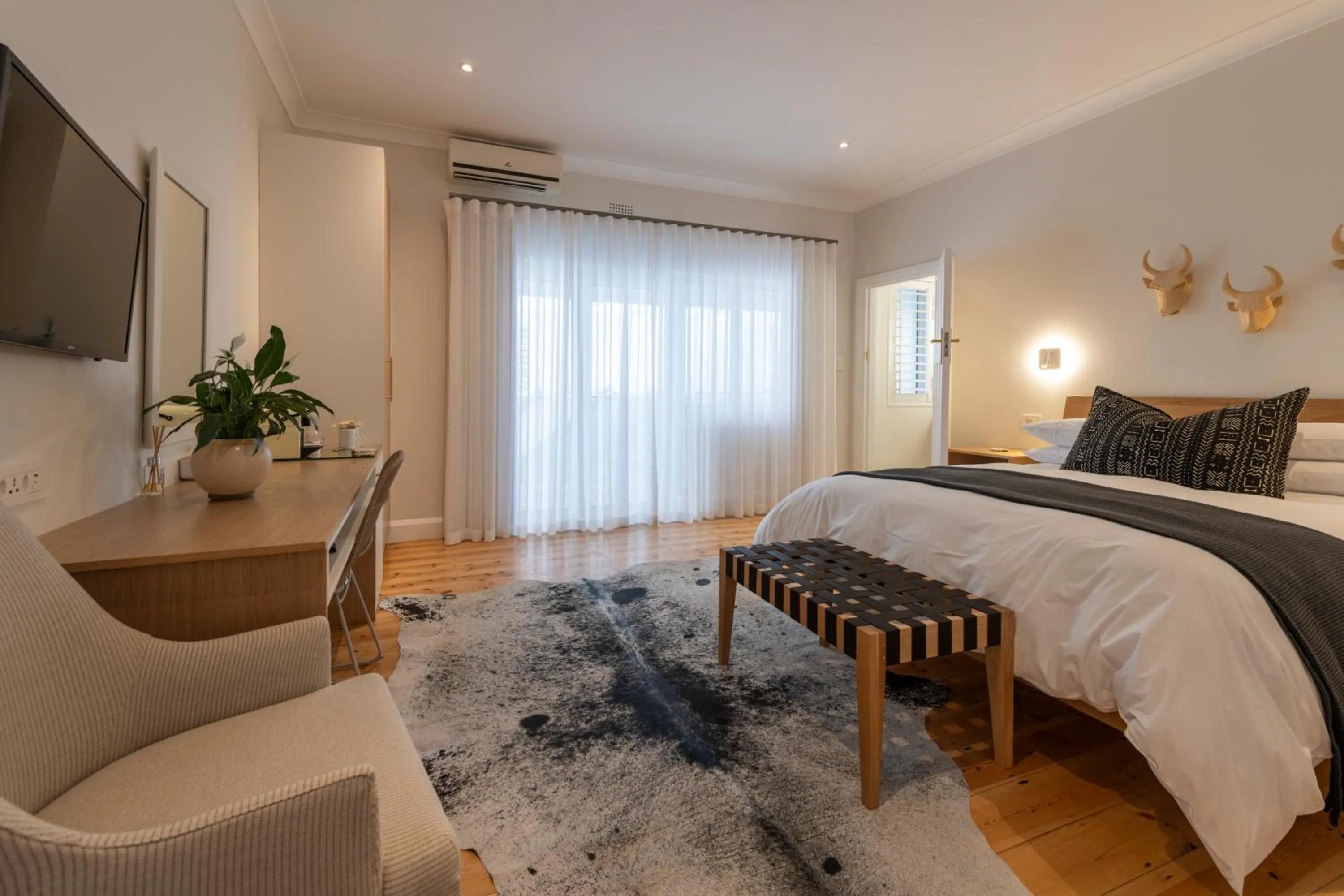 Bed in Hide-Away Guest House