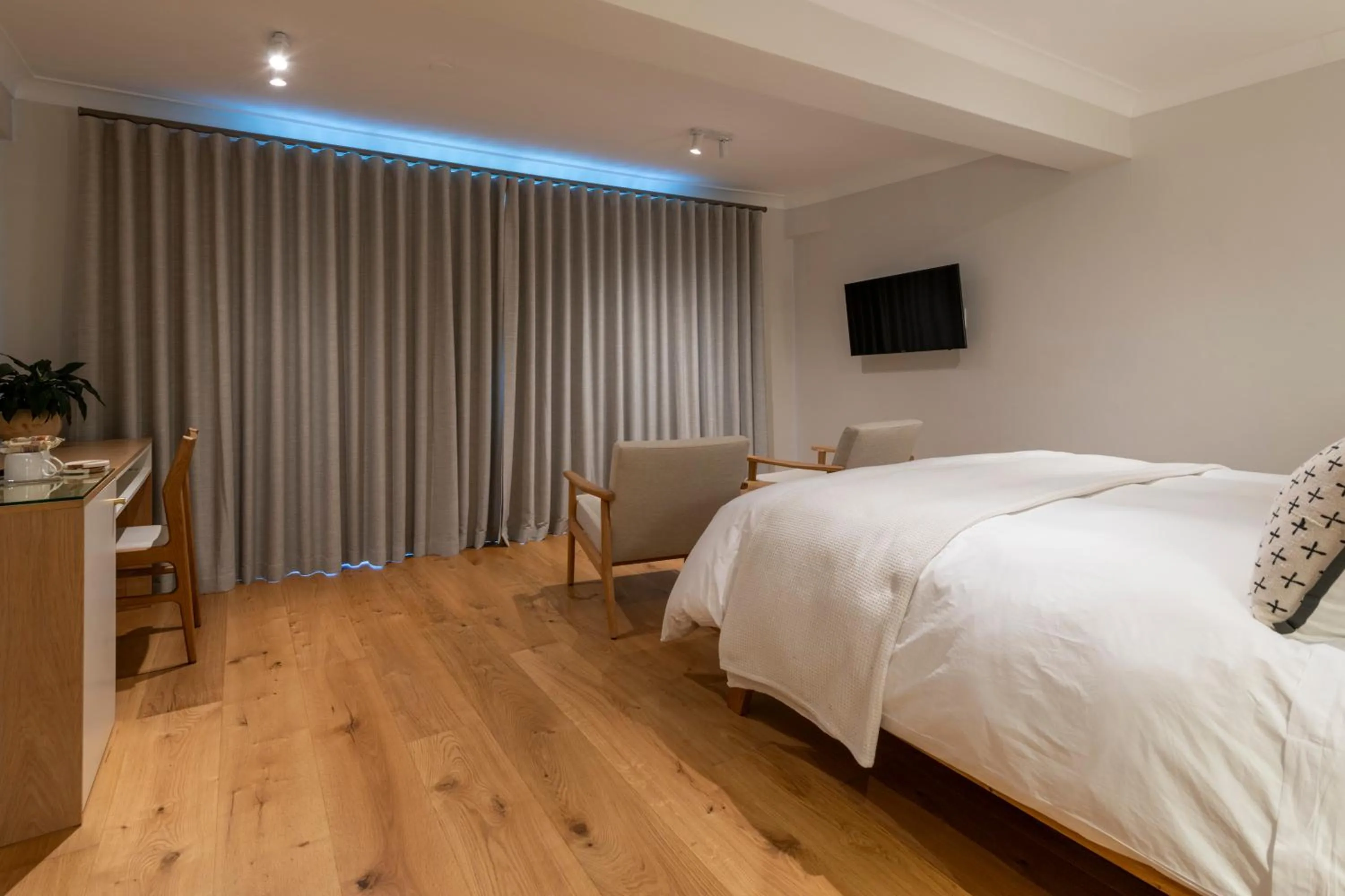 Bed in Hide-Away Guest House