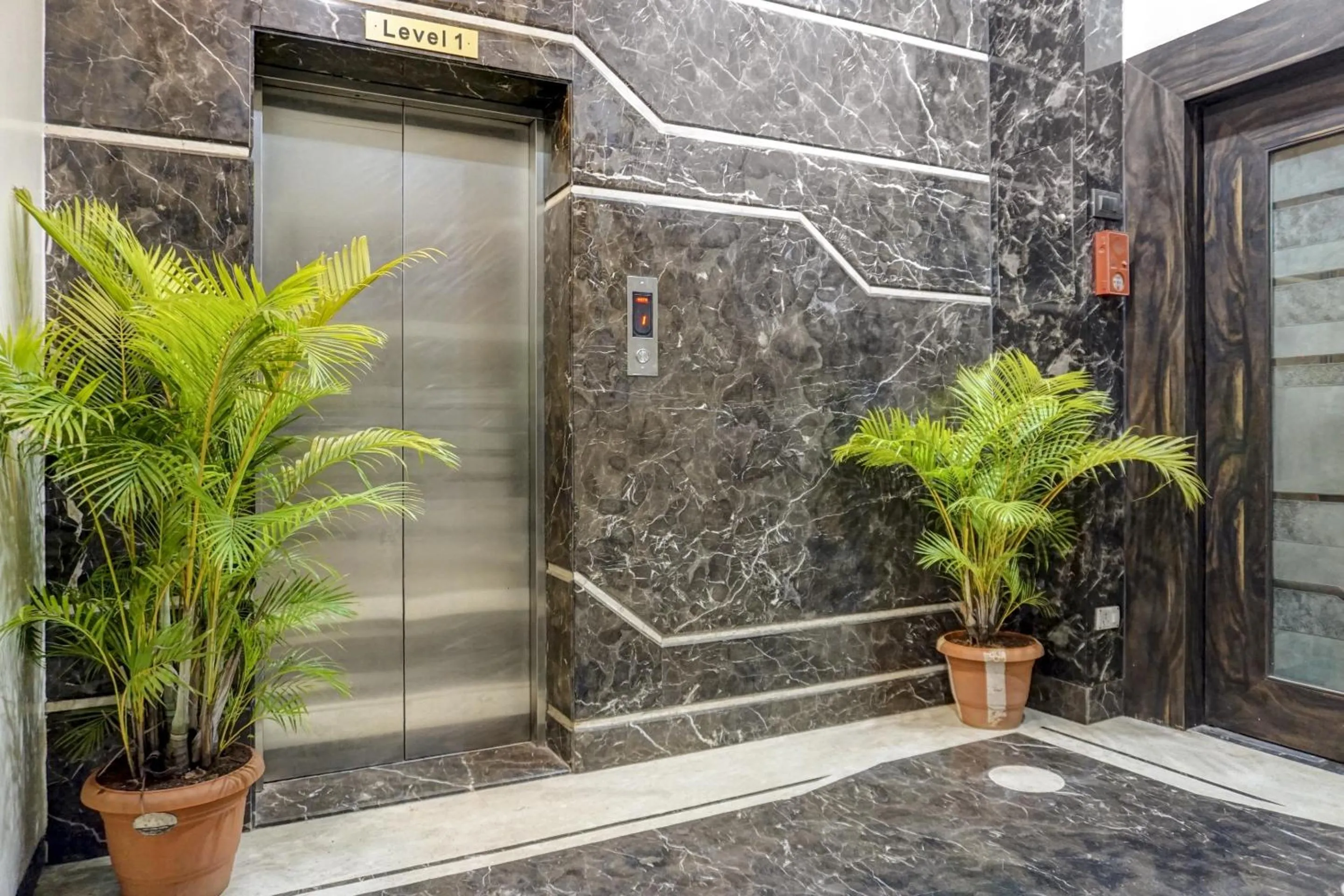 Lobby or reception in Super Townhouse OAK Regal Inn Near Sant Tukaram Nagar Metro Station