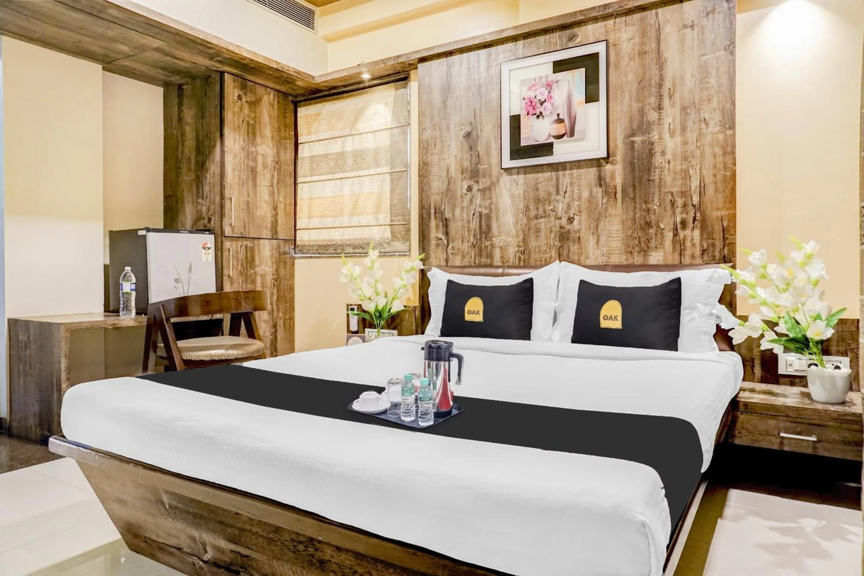 Bedroom, Bed in Super Townhouse OAK Regal Inn Near Sant Tukaram Nagar Metro Station