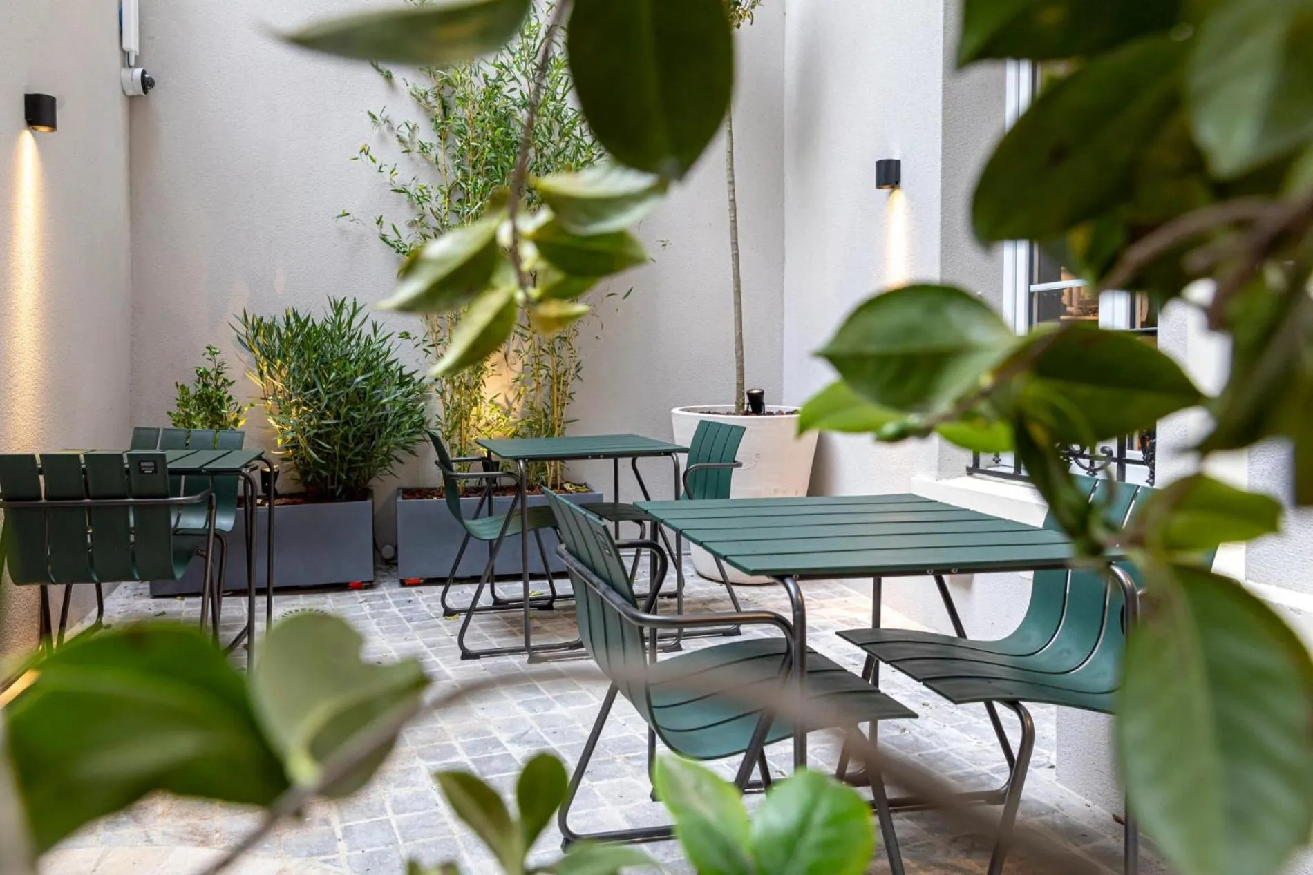 Patio in Dantan Hôtel