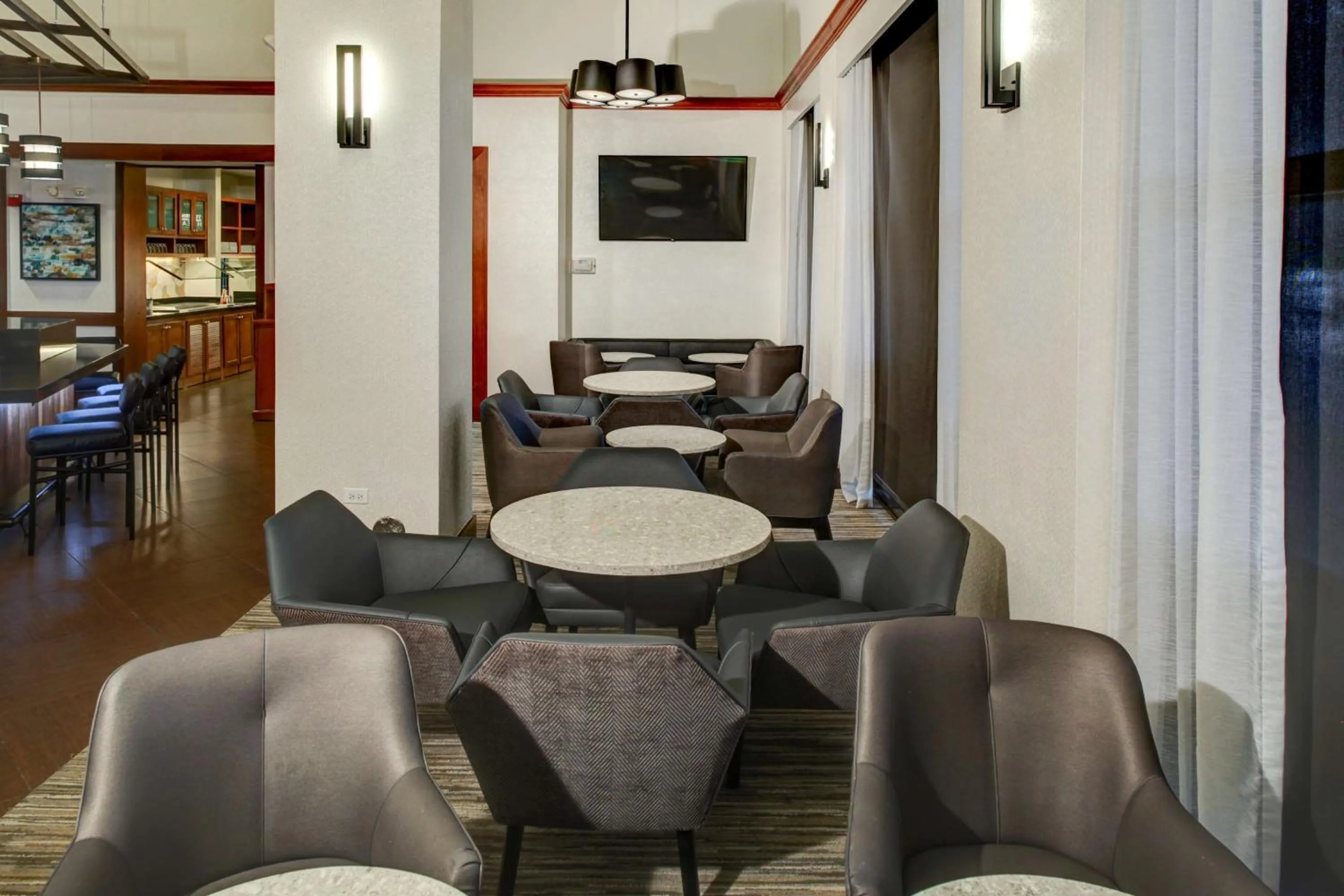 Lounge or bar in Hyatt Place Memphis Primacy Parkway