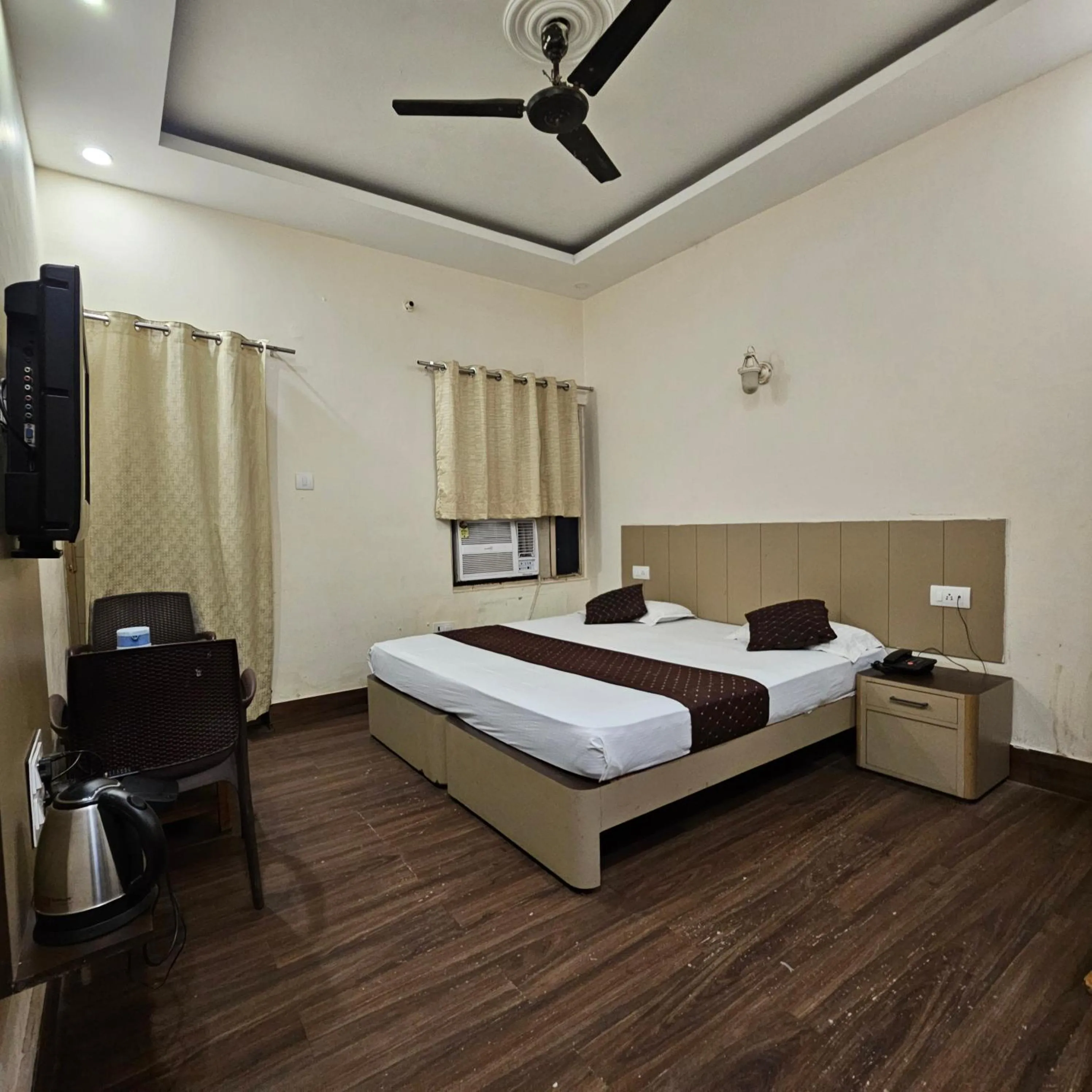 Bedroom, Bed in Hotel Padmini International- Sigra