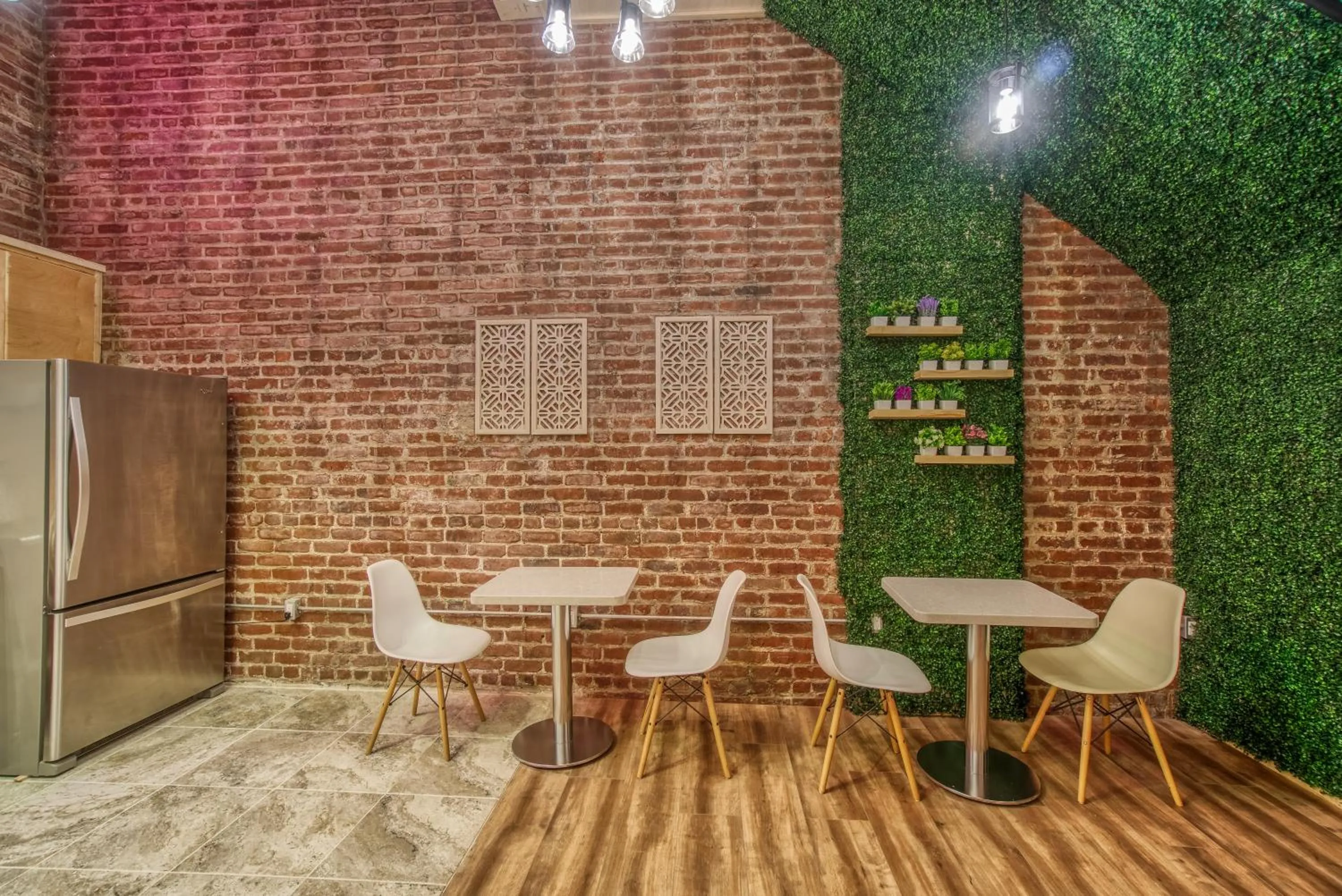 Communal lounge/ TV room in Ram's Hotel