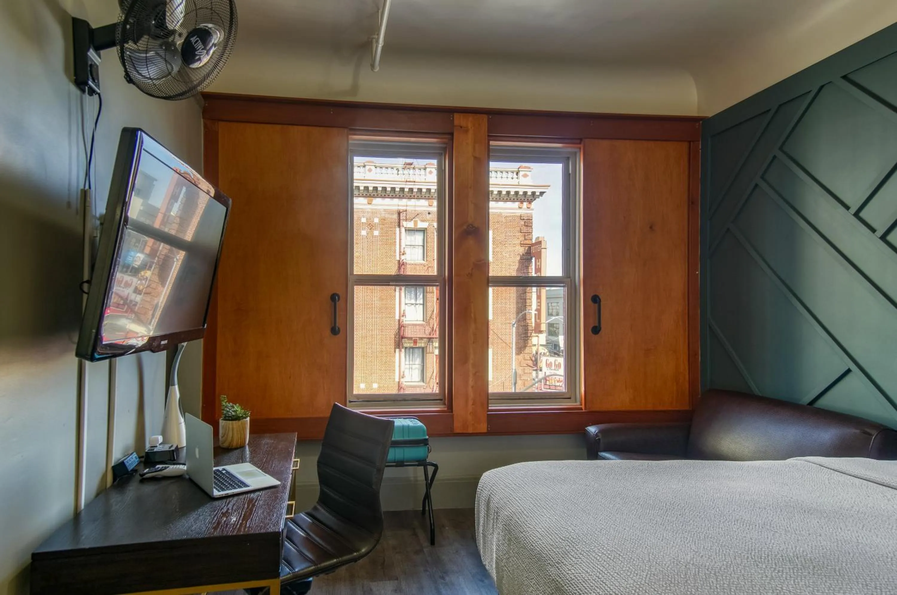 TV and multimedia, Bed in Ram's Hotel