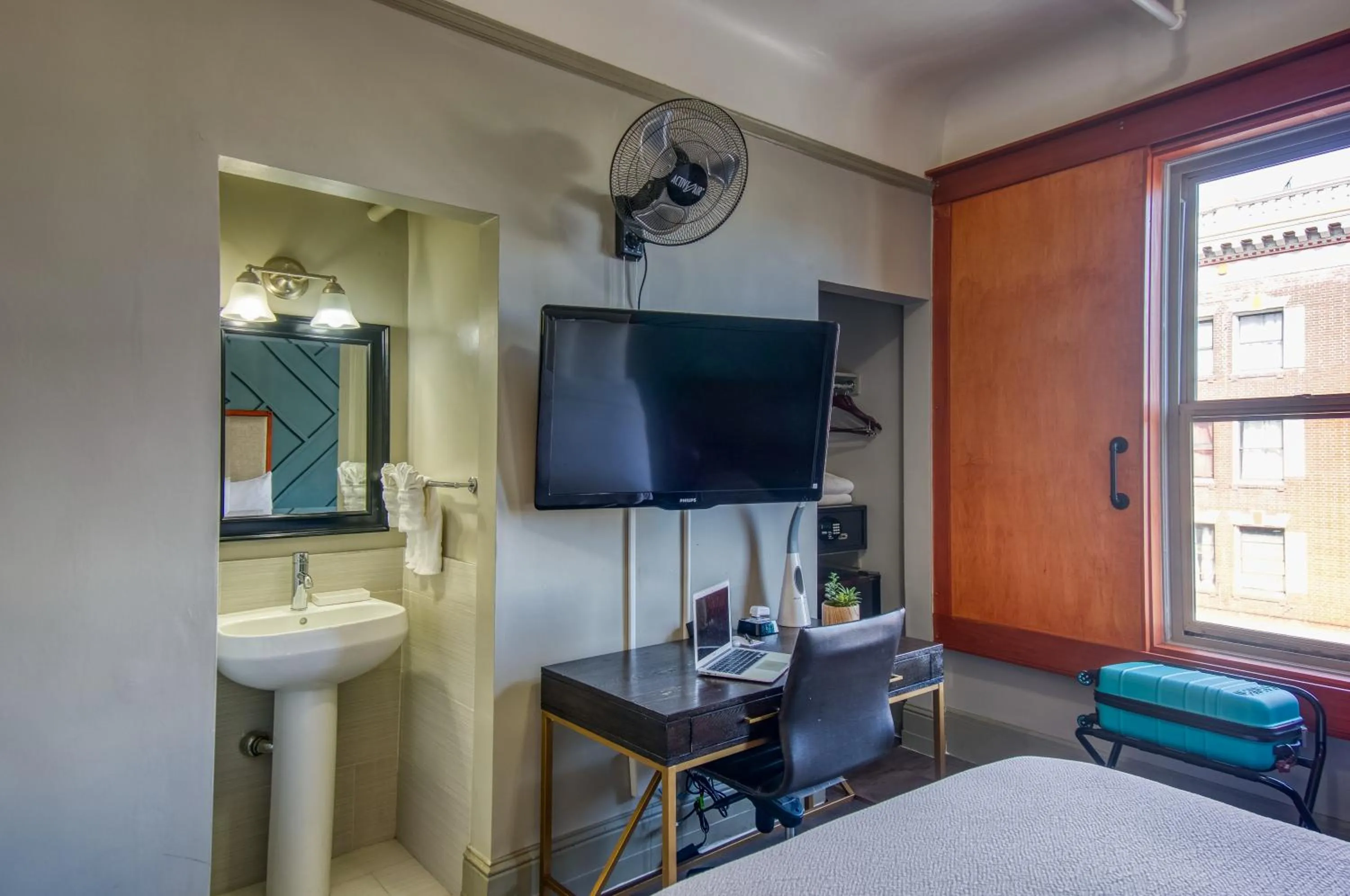 TV and multimedia, Bed in Ram's Hotel