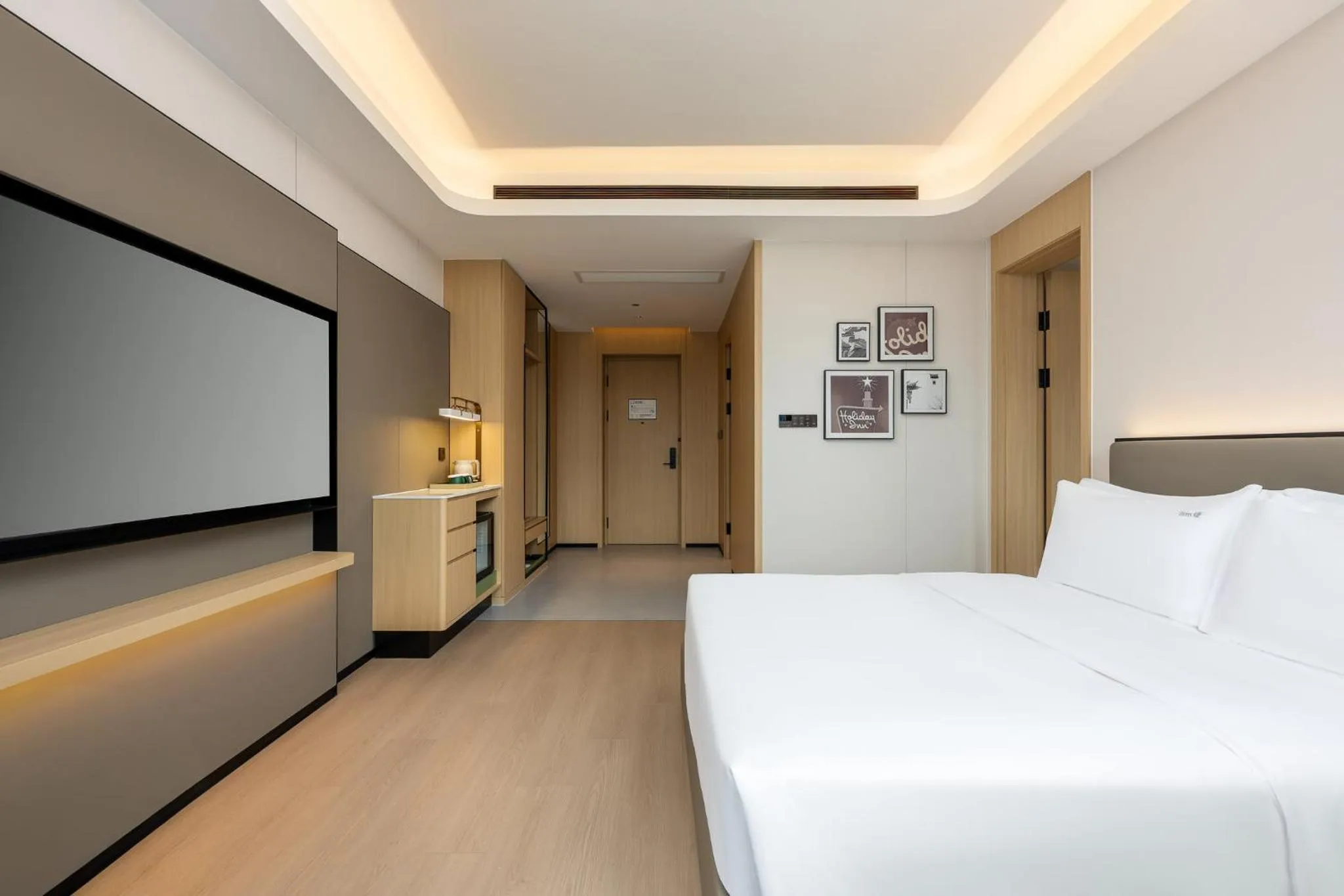 Photo of the whole room, Bed in Holiday Inn Suzhou North by IHG