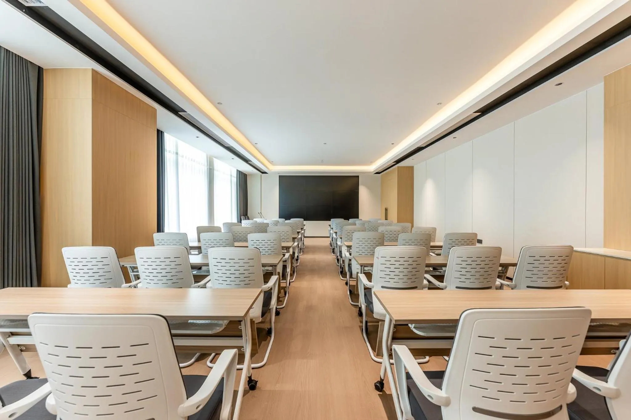 Meeting/conference room in Holiday Inn Suzhou North by IHG