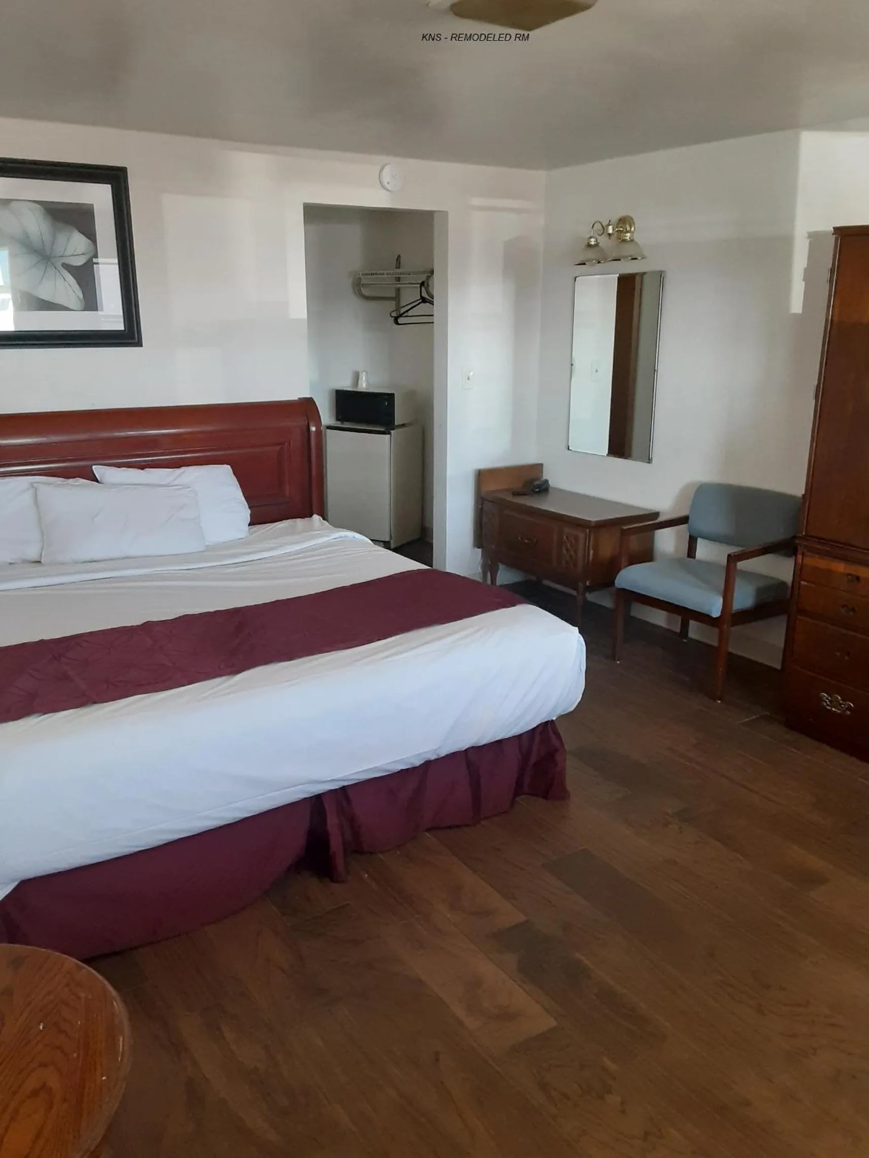 Photo of the whole room, Bed in Hotel Blue Top Inn