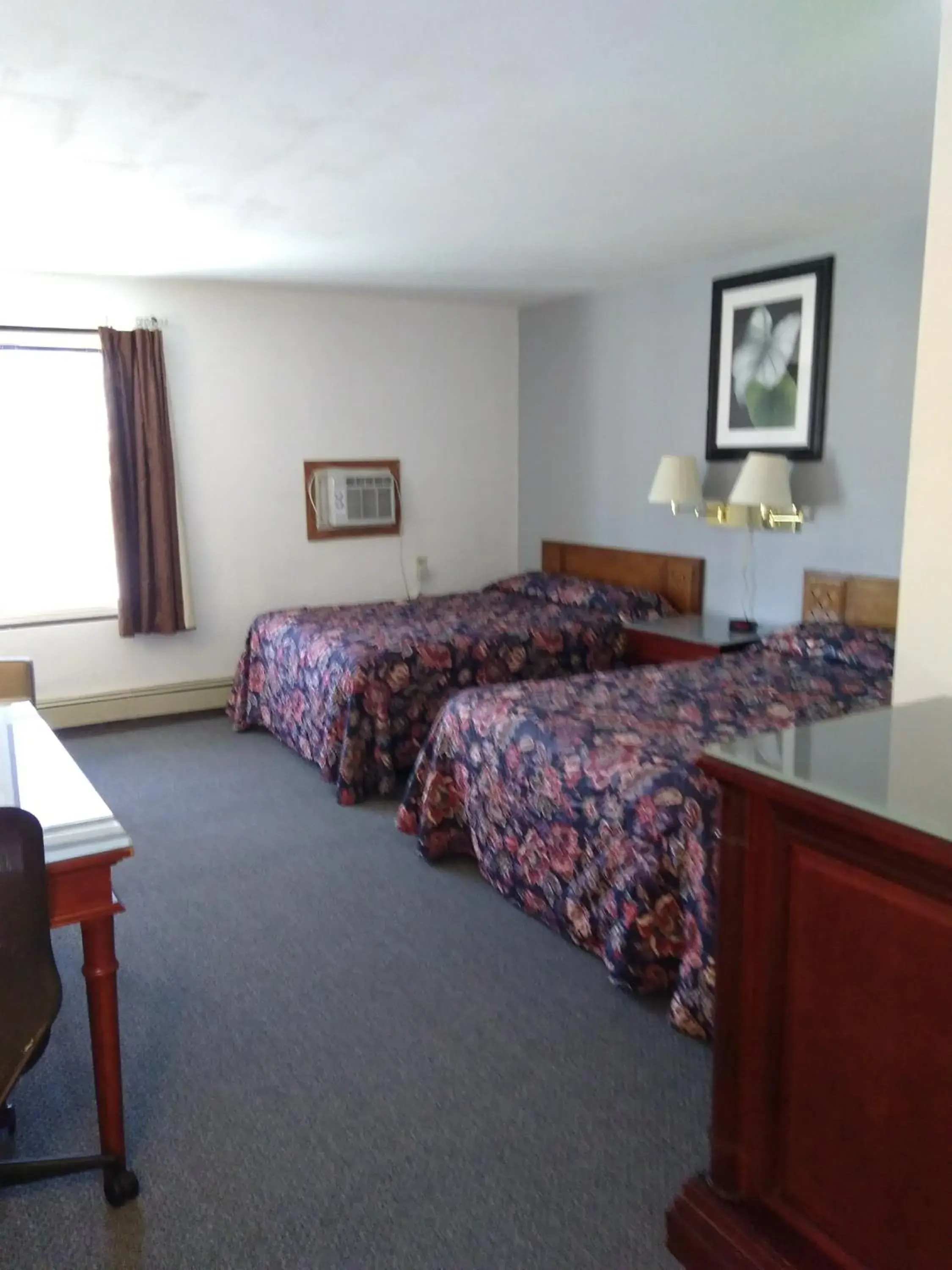 Deluxe Double Room with Bath in Hotel Blue Top Inn Deluxe Double Room with Bath in Hotel Blue Top Inn