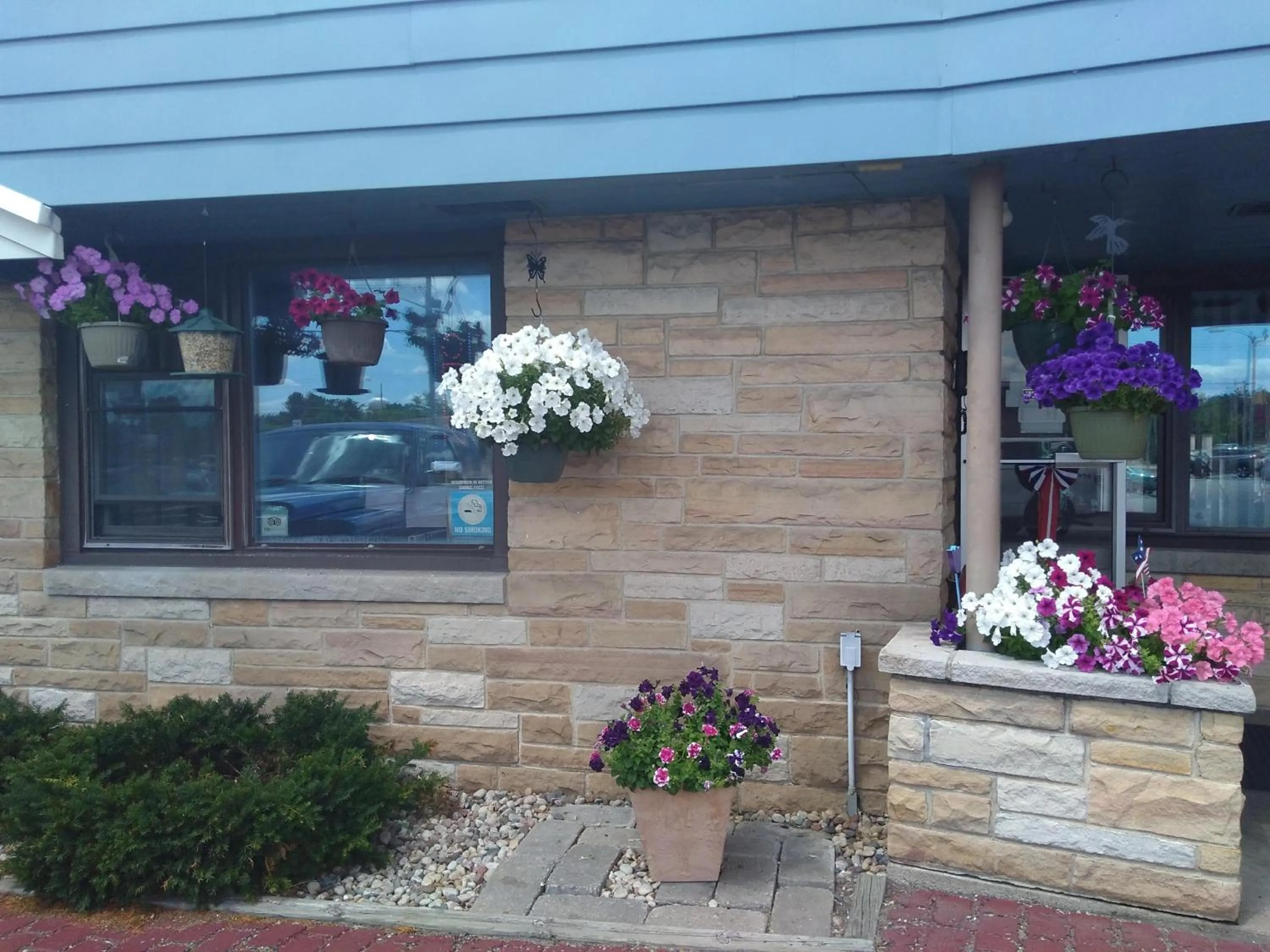 Facade/entrance in Hotel Blue Top Inn