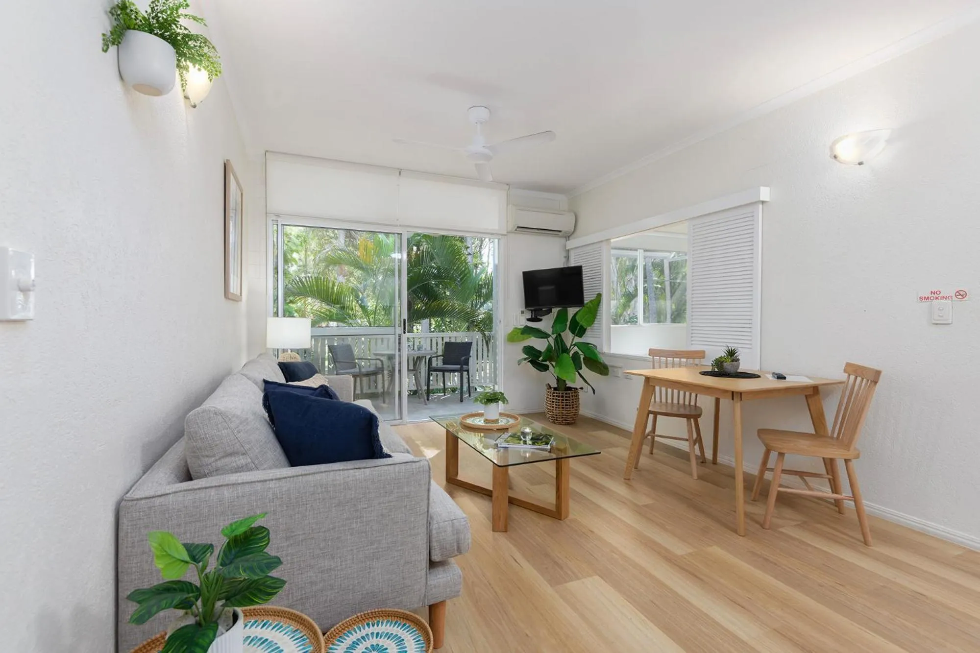 TV and multimedia in Coral Apartments Port Douglas