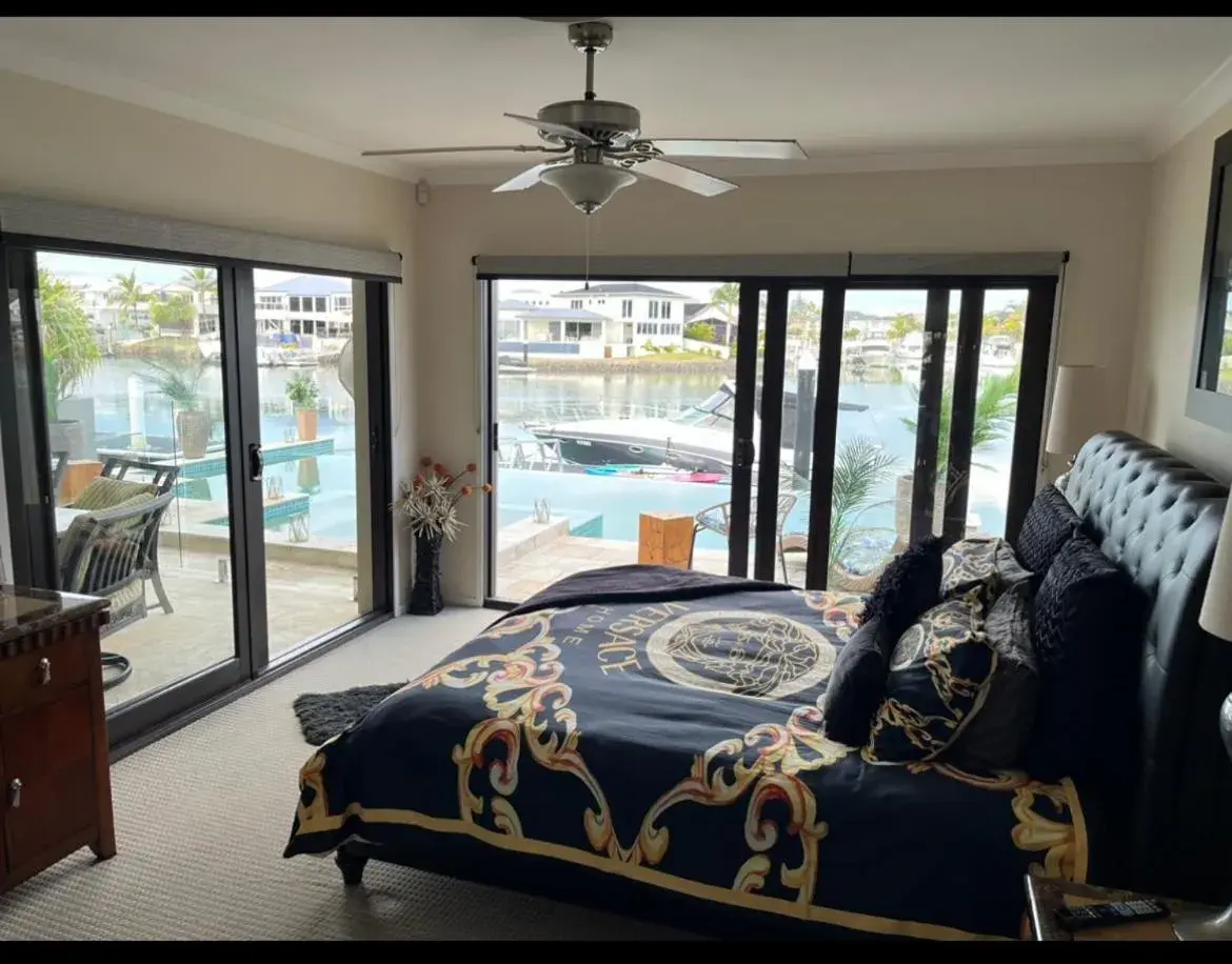 King Suite with Pool View in Bella Vista Bed and Breakfast of Raby Bay King Suite with Pool View in Bella Vista Bed and Breakfast of Raby Bay