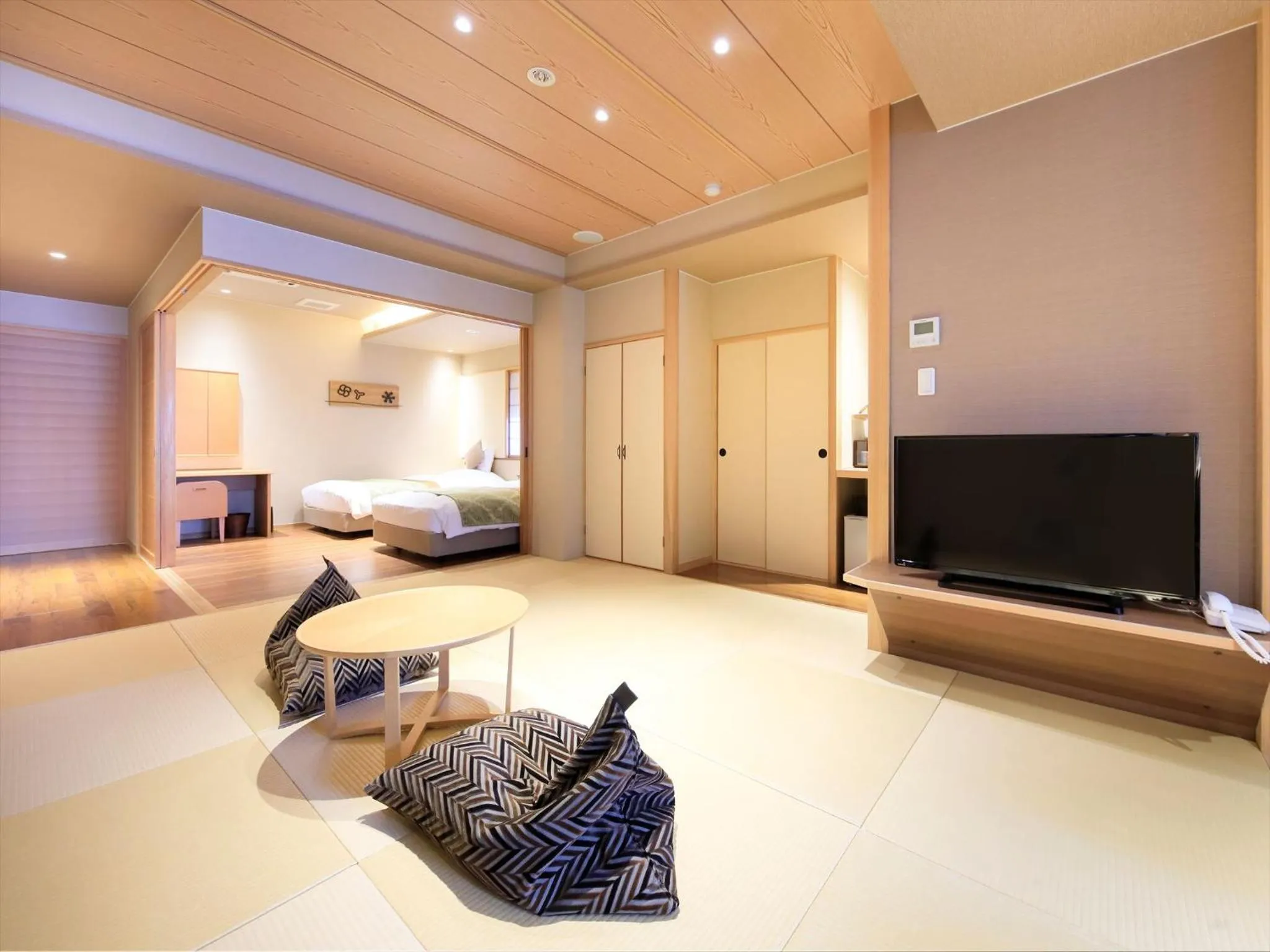 Photo of the whole room, Bed in Hamabeno Ryouriyado Houraikan