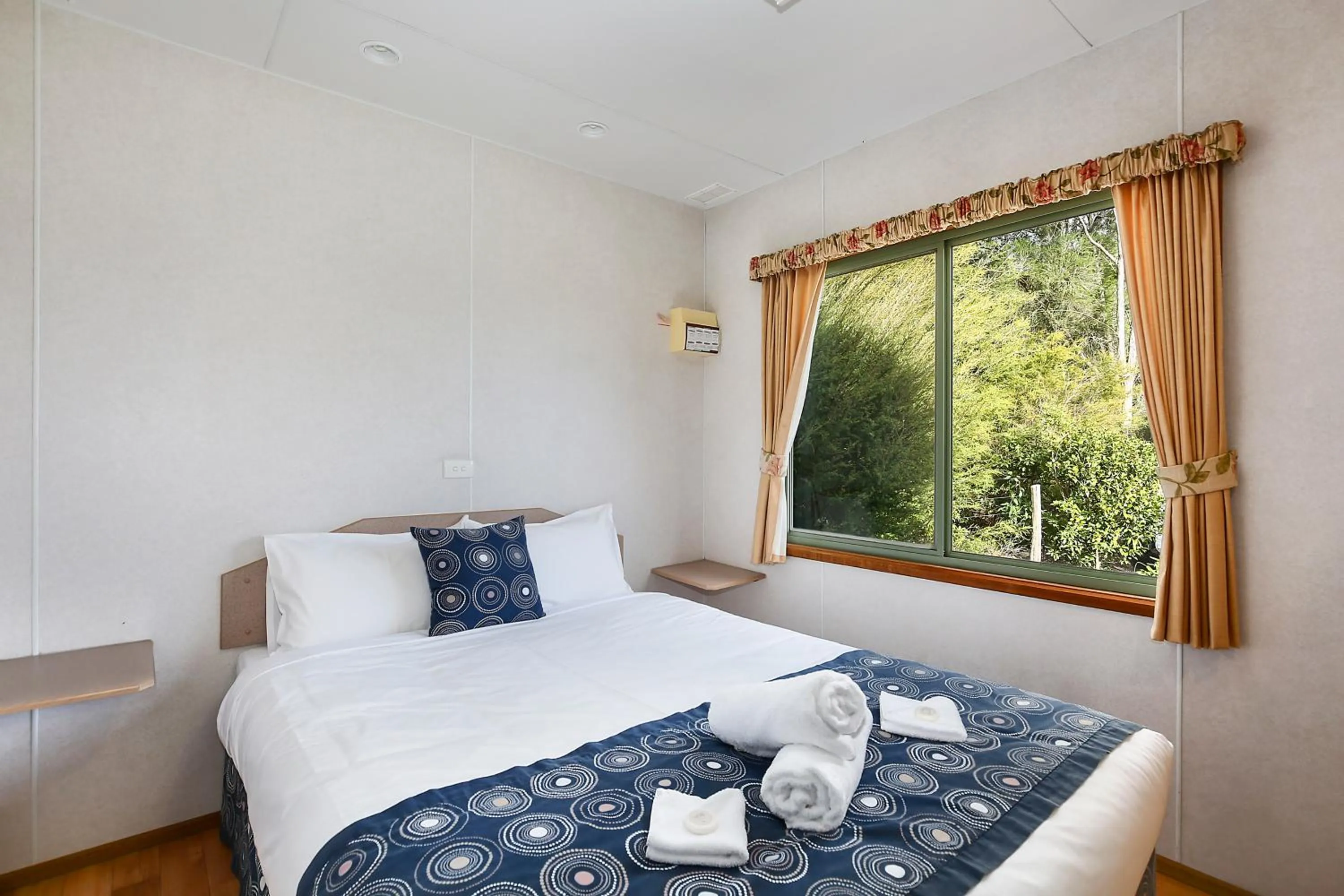 Bed in Enclave at Healesville Holiday Park
