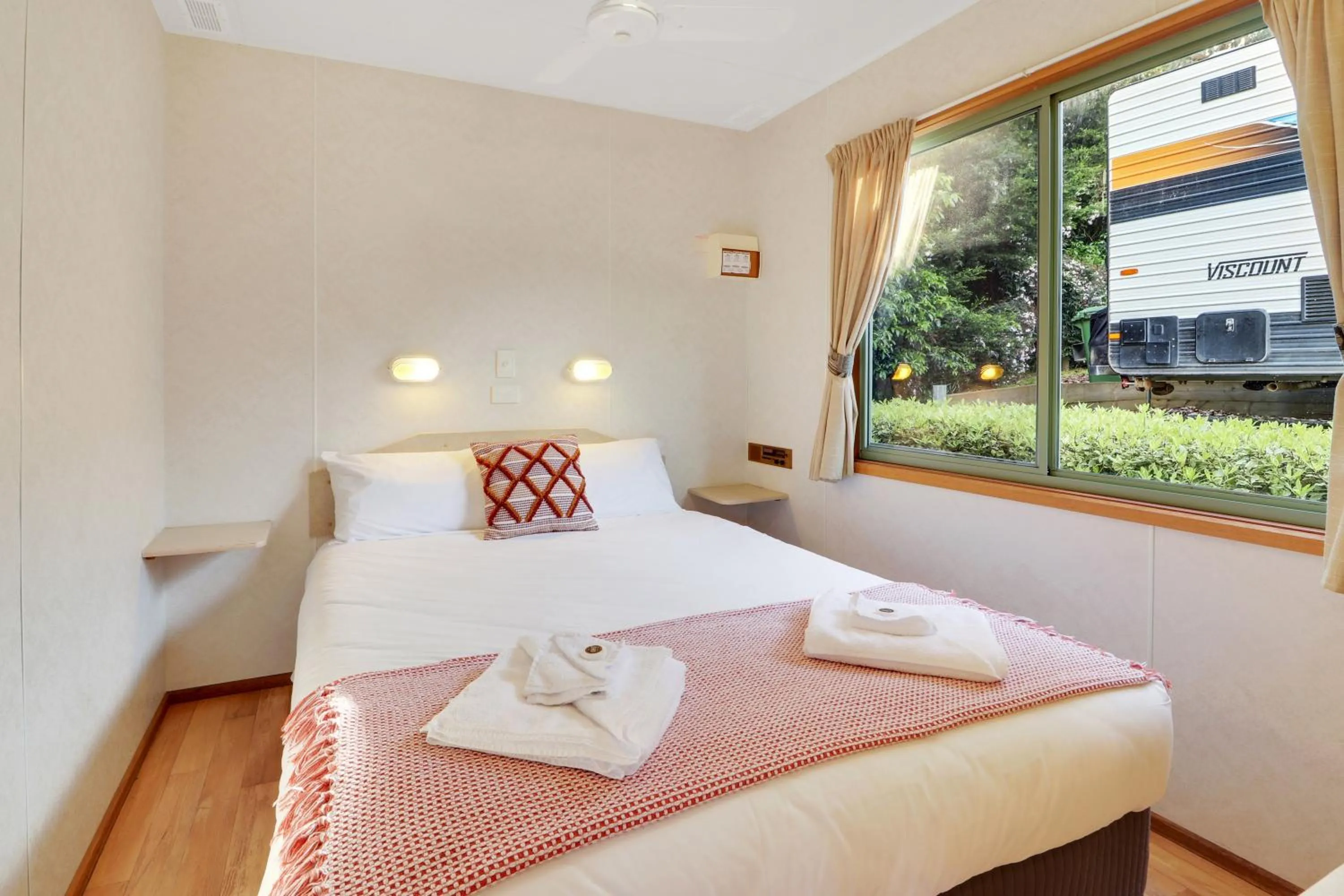 Bed in Enclave at Healesville Holiday Park