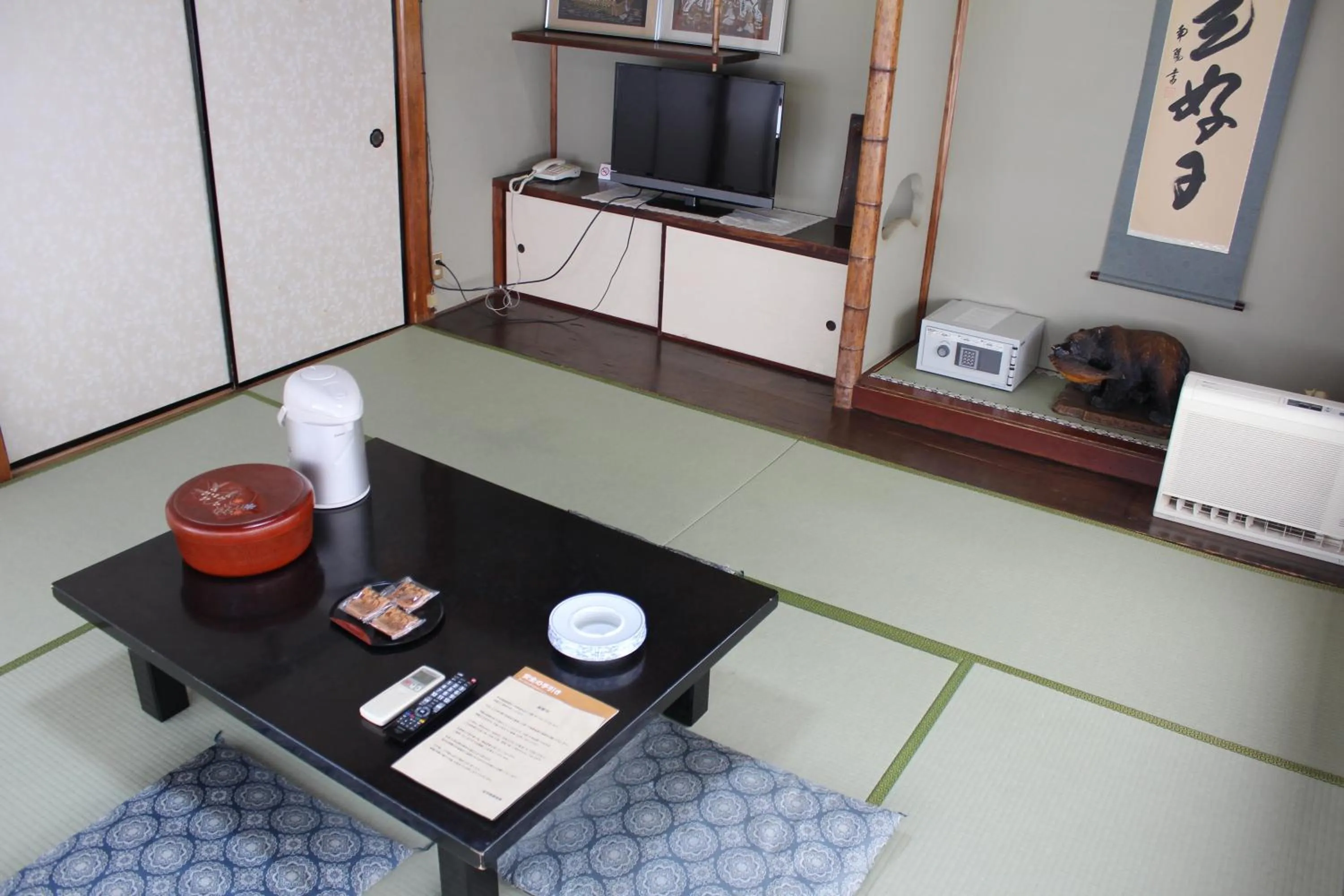 Photo of the whole room in Kinokuniya Ryokan