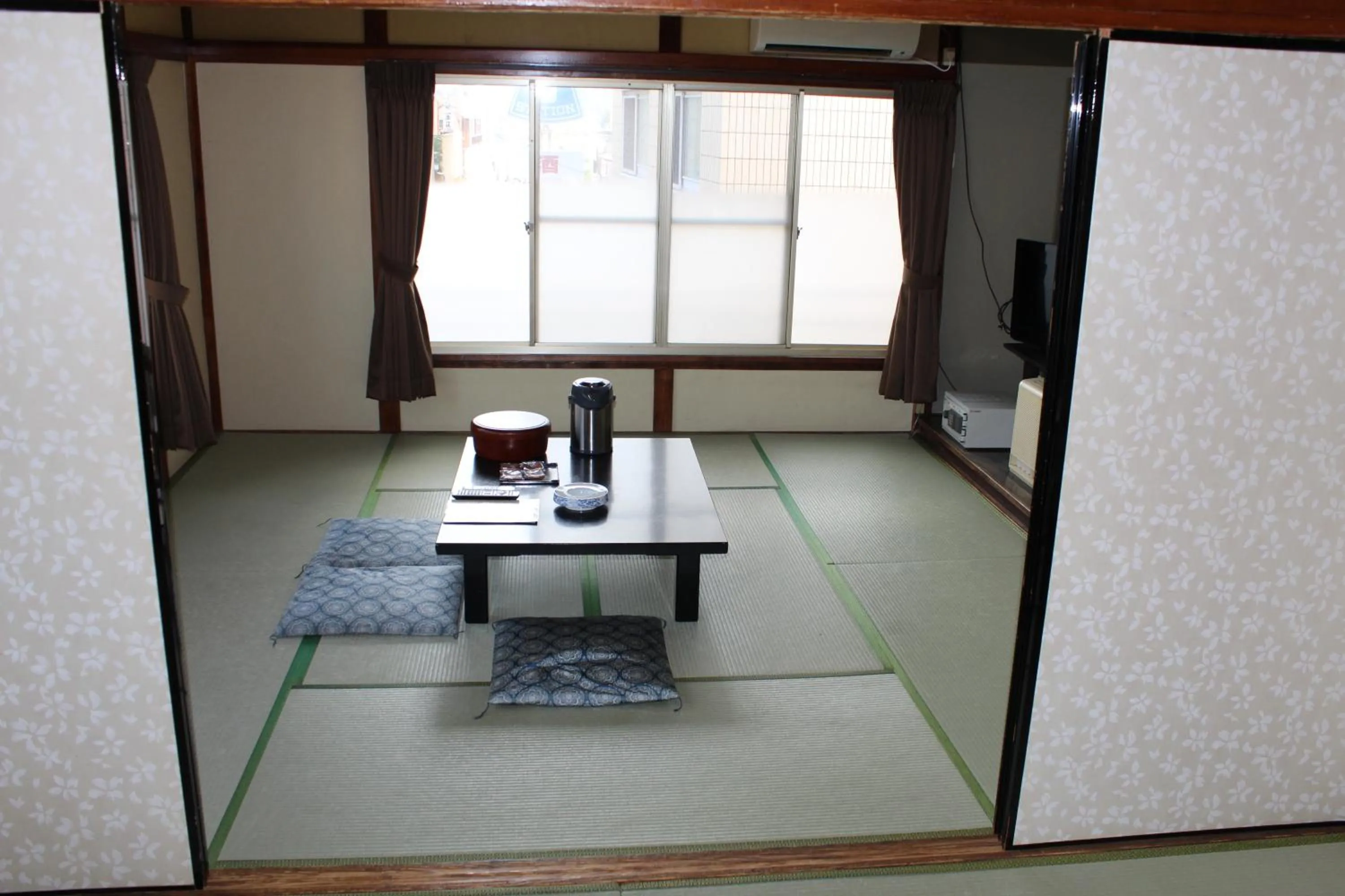 Photo of the whole room in Kinokuniya Ryokan