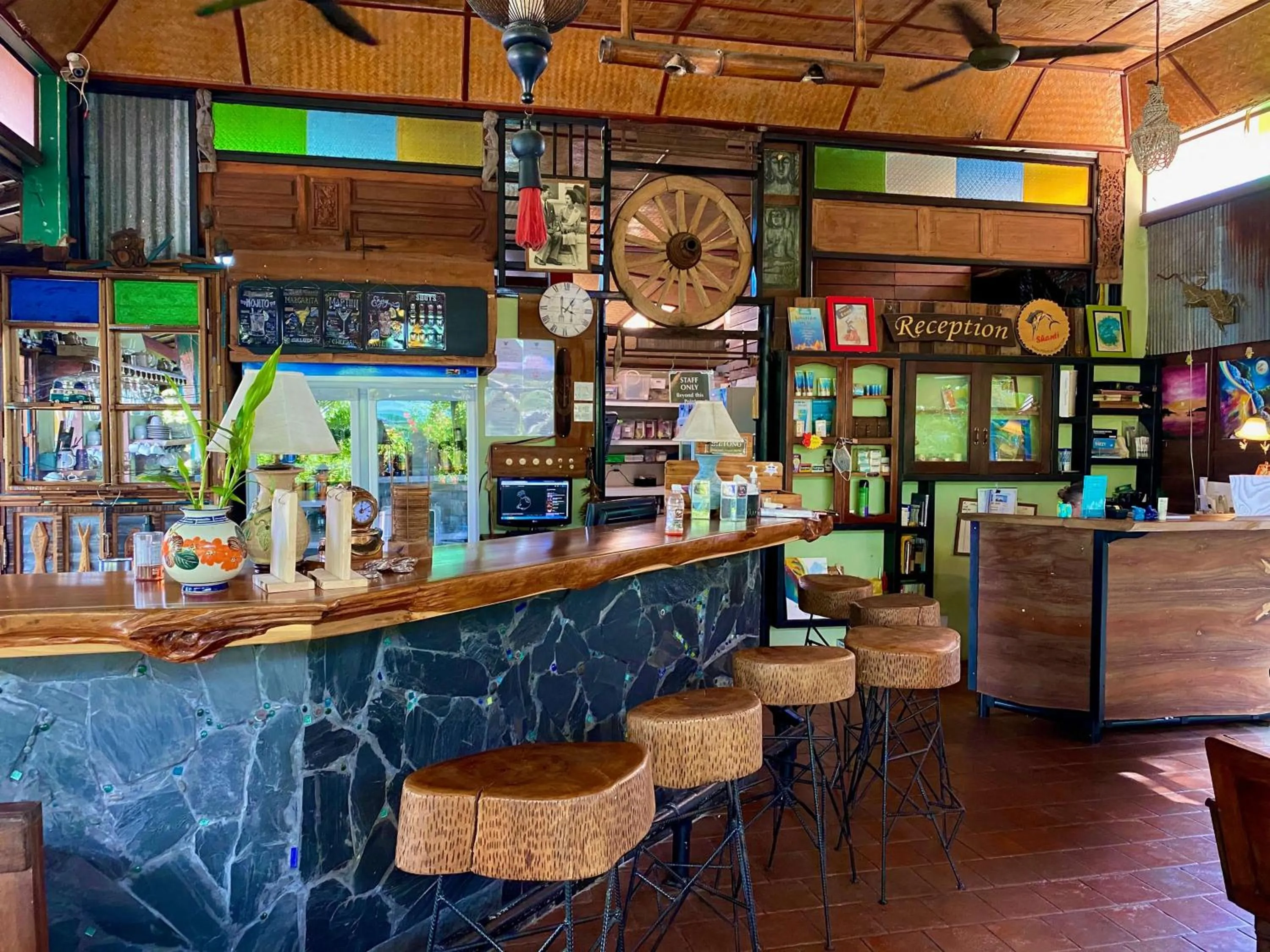 Restaurant/places to eat in Shanti Lodge Phuket