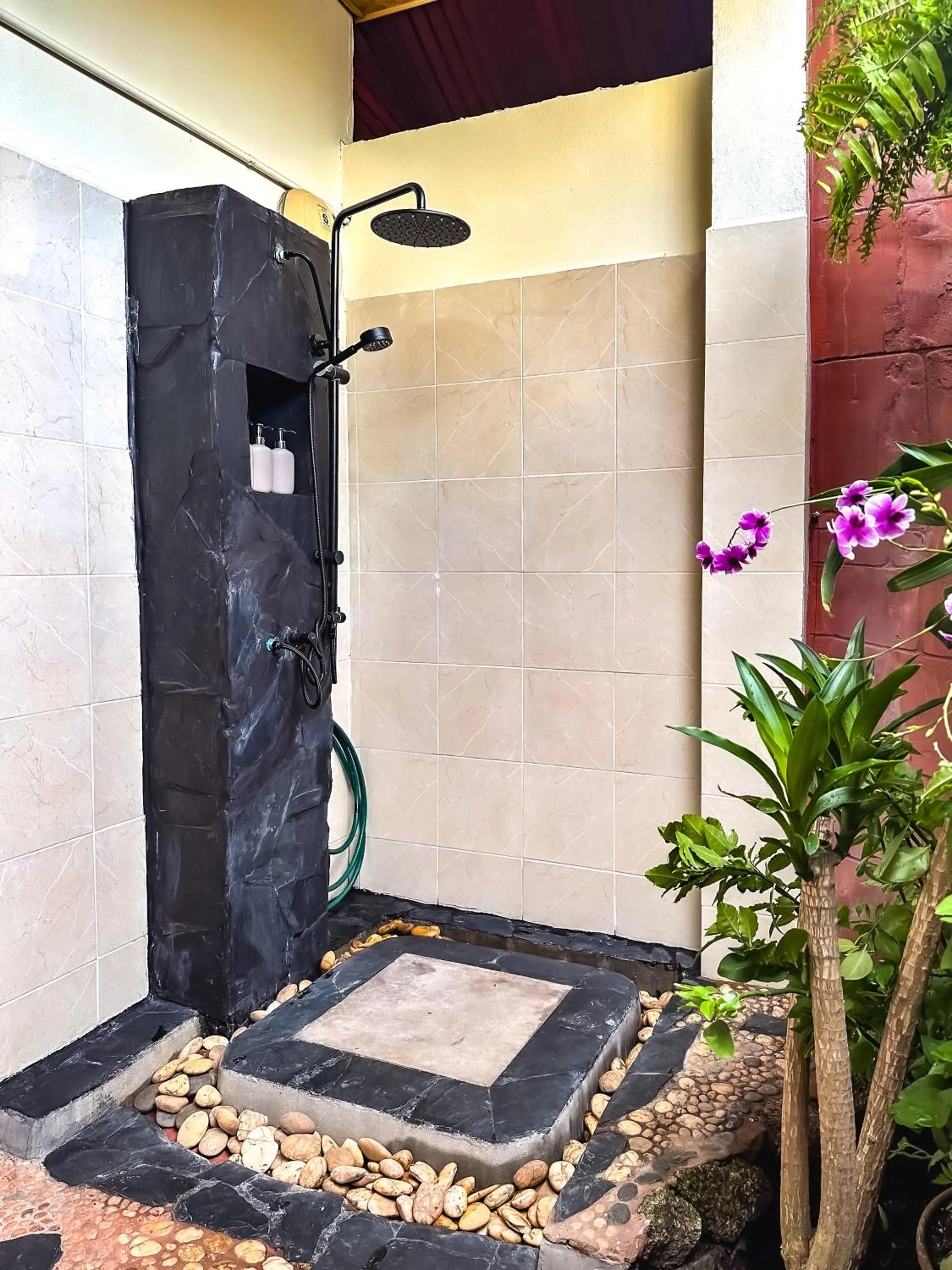 Property building in Shanti Lodge Phuket