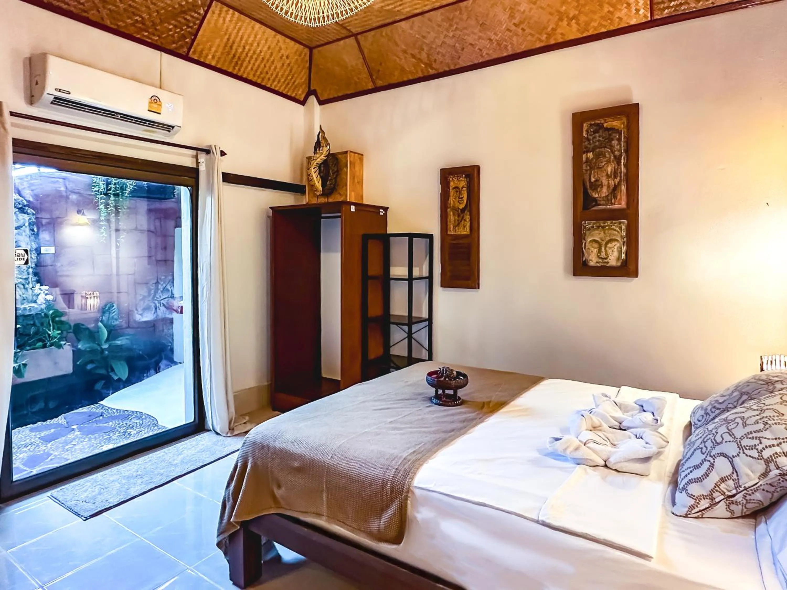 Property building, Bed in Shanti Lodge Phuket